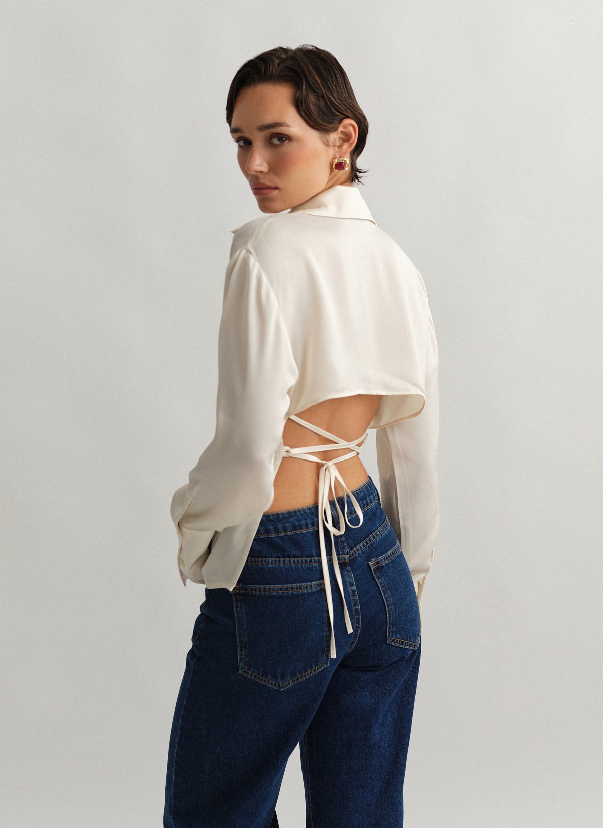 Γυναικείο σατέν πουκάμισο με χιαστί πλάτη