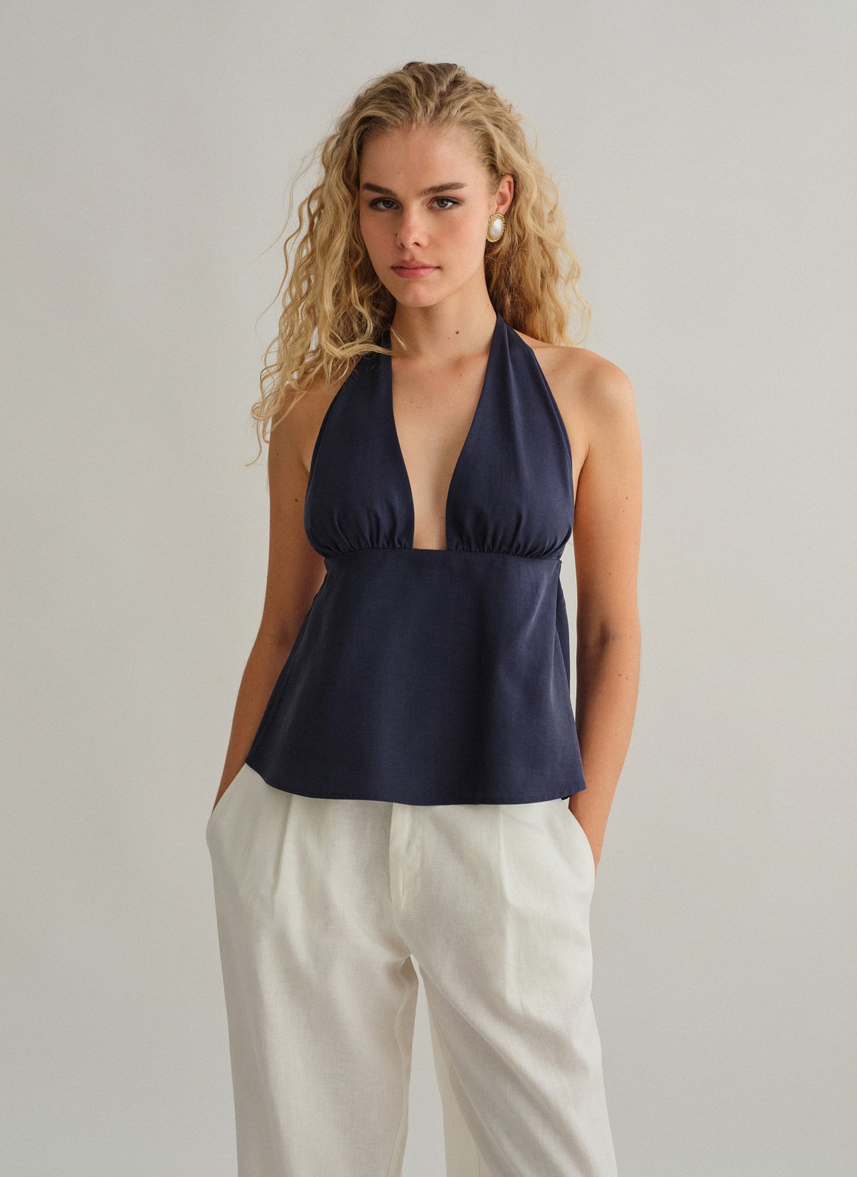 Γυναικεία υφασμάτινη halter μπλούζα