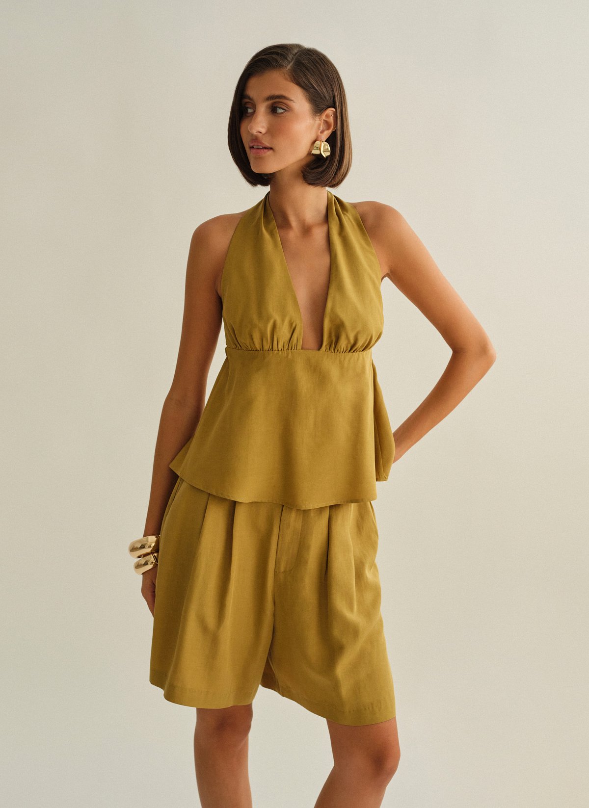 Γυναικεία υφασμάτινη halter μπλούζα