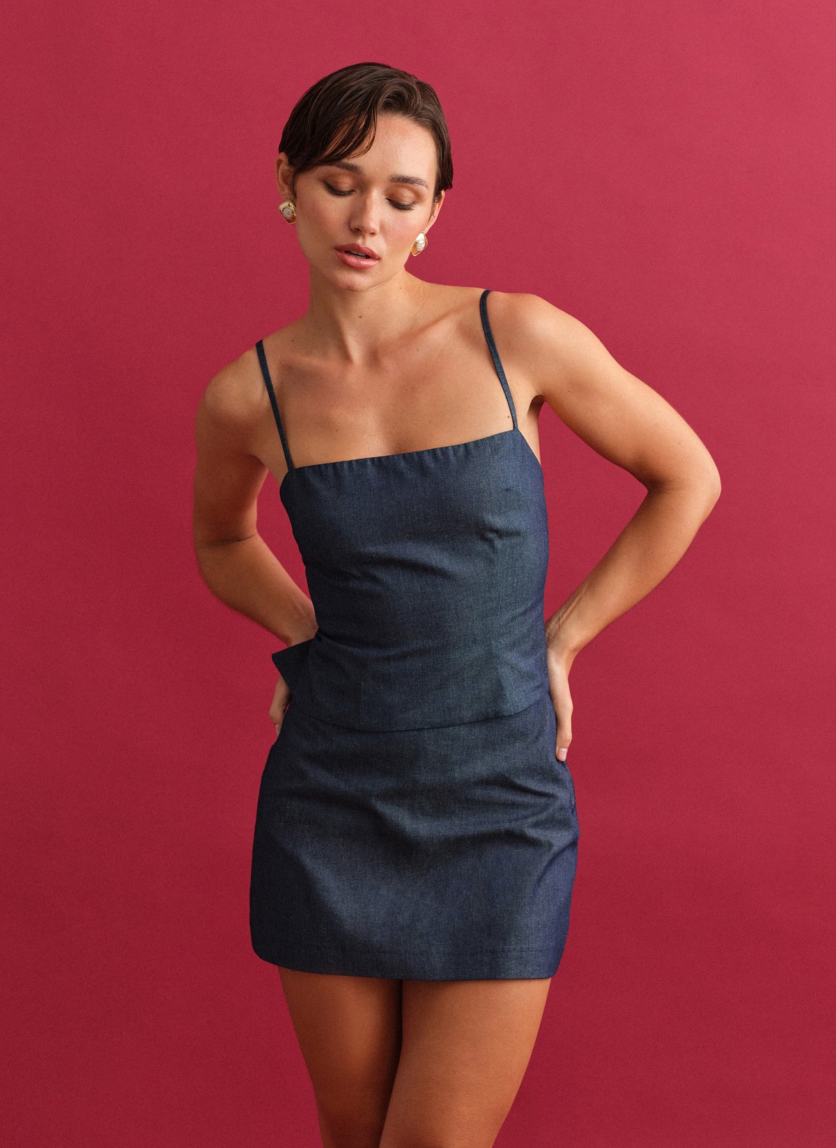 Γυναικείο denim τοπ με χιαστί πλάτη