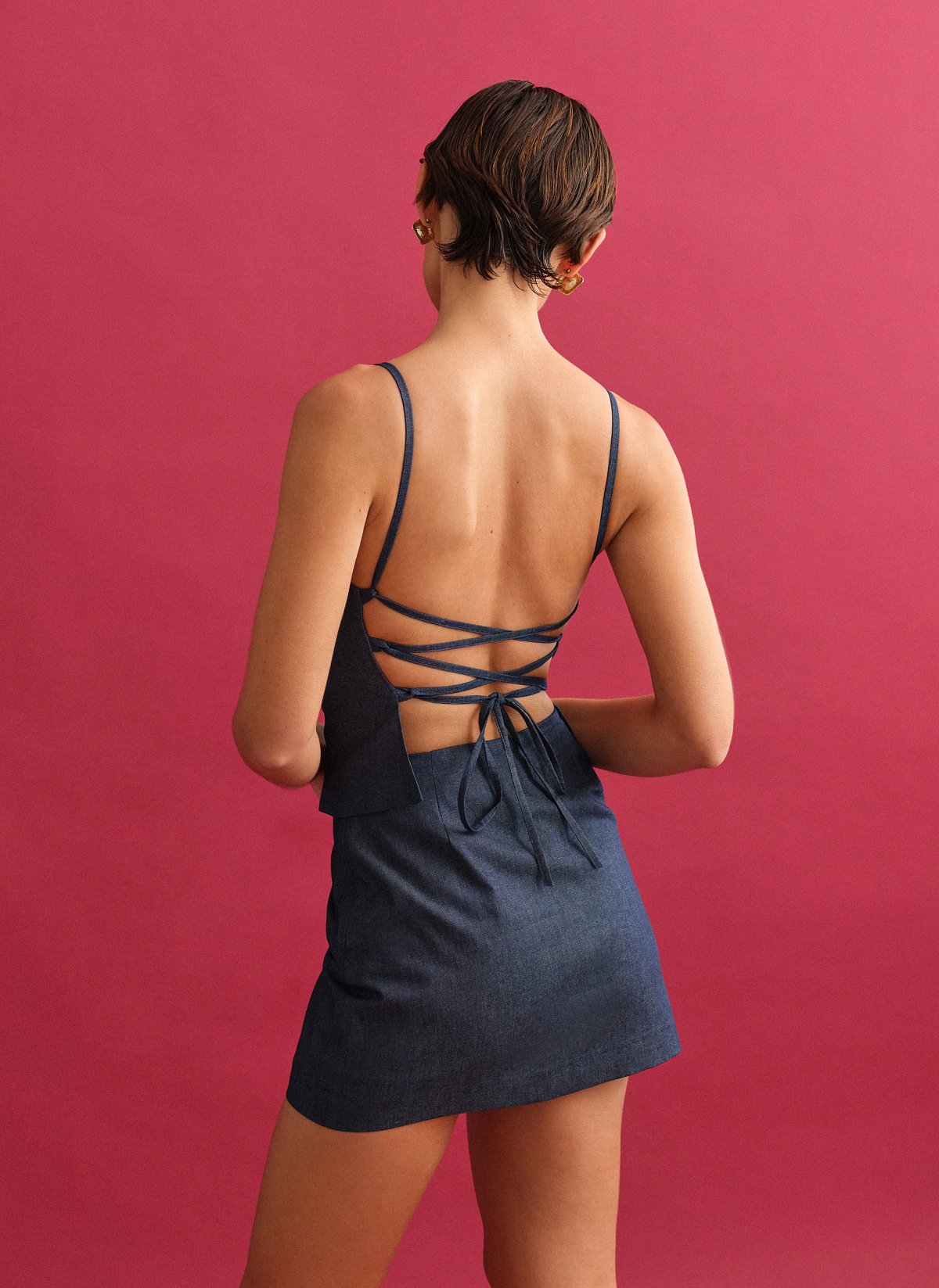 Γυναικείο denim τοπ με χιαστί πλάτη