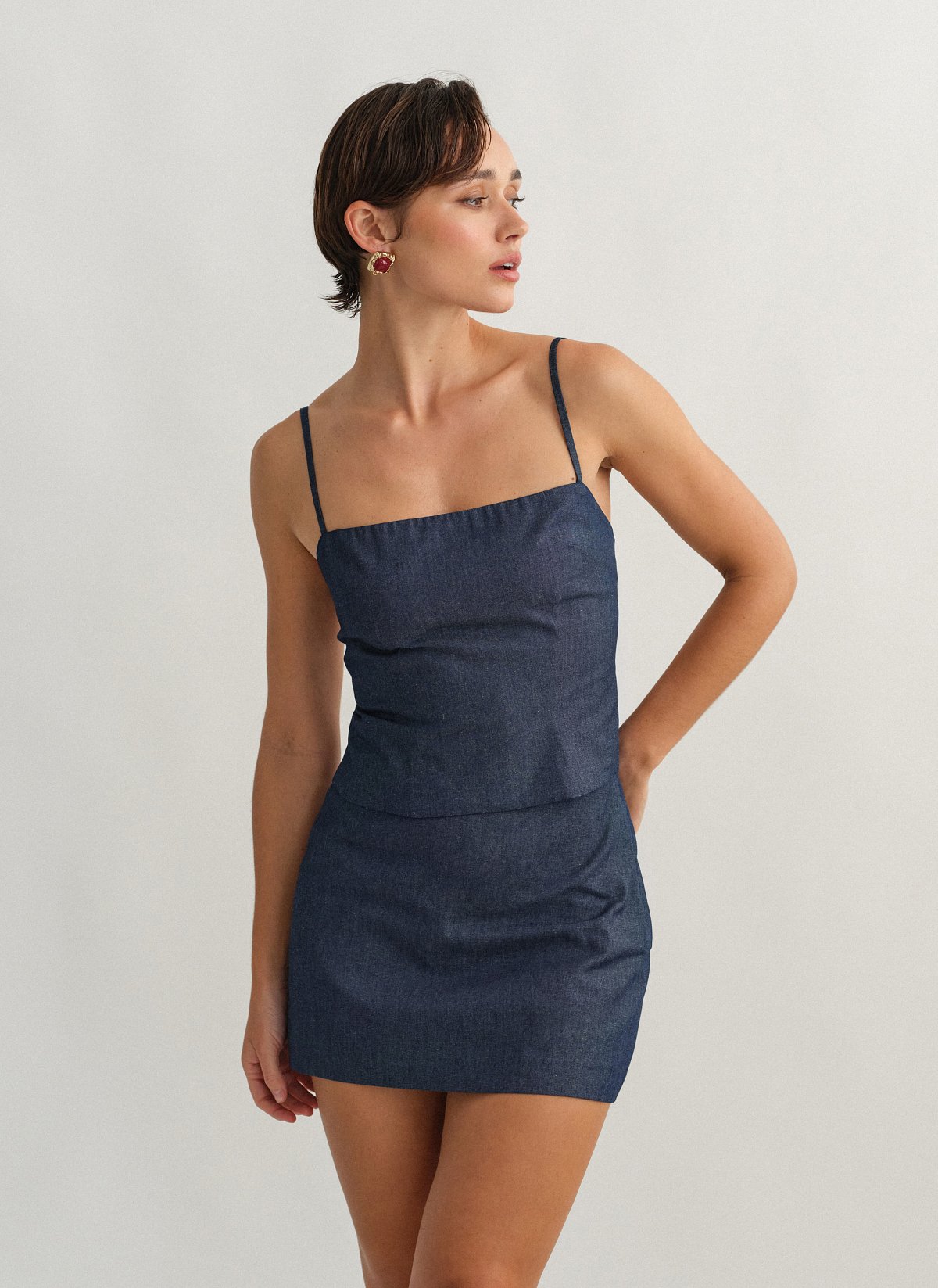 Γυναικείο denim τοπ με χιαστί πλάτη