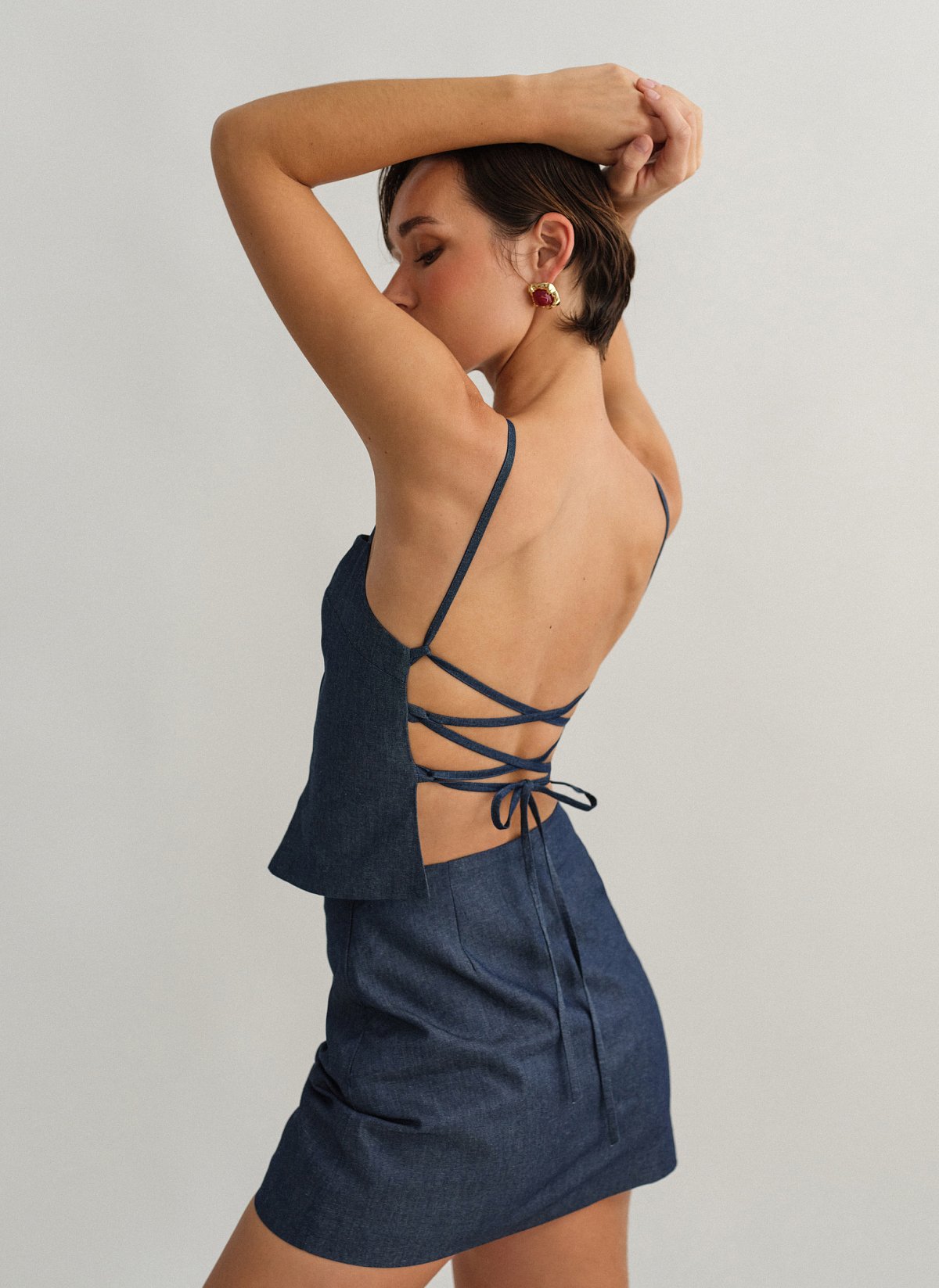 Γυναικείο denim τοπ με χιαστί πλάτη