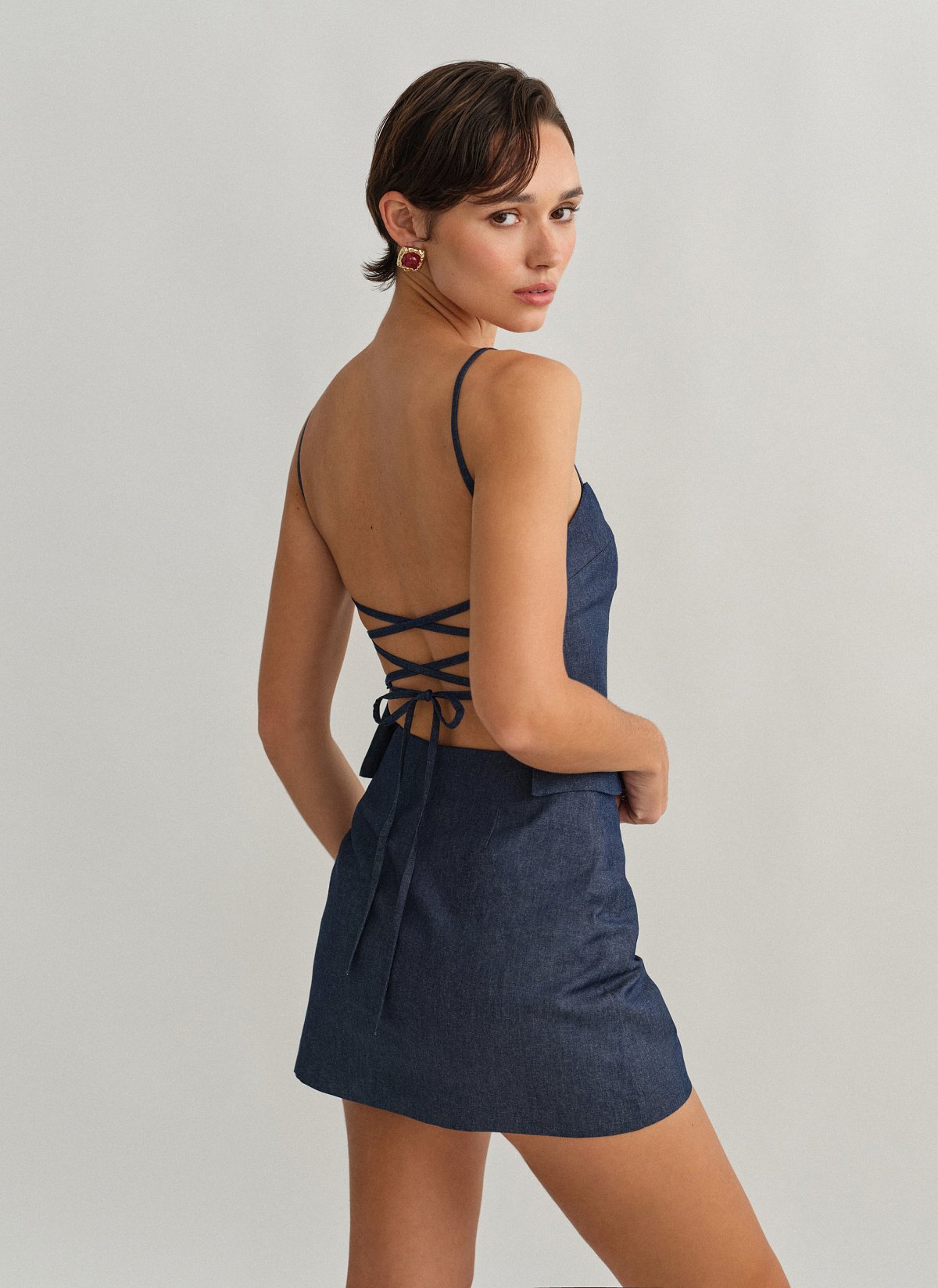 Γυναικείο denim τοπ με χιαστί πλάτη