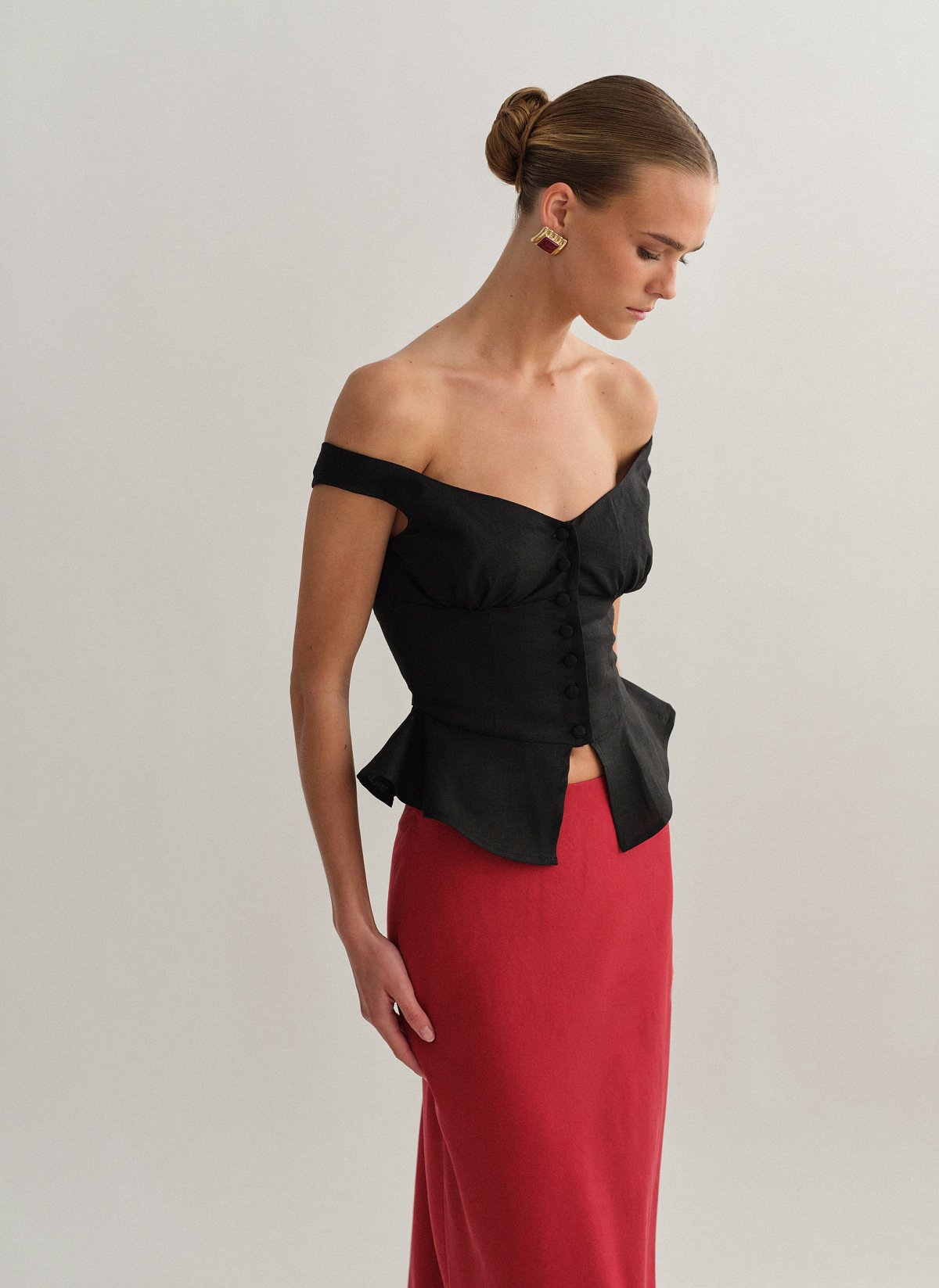 Off-shoulder λινό τοπ με κουμπιά-15