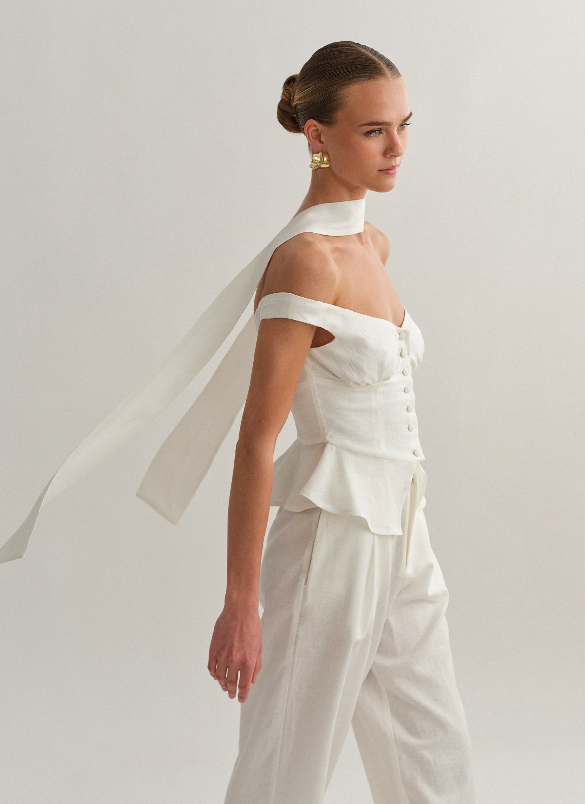 Off-shoulder λινό τοπ με κουμπιά-3