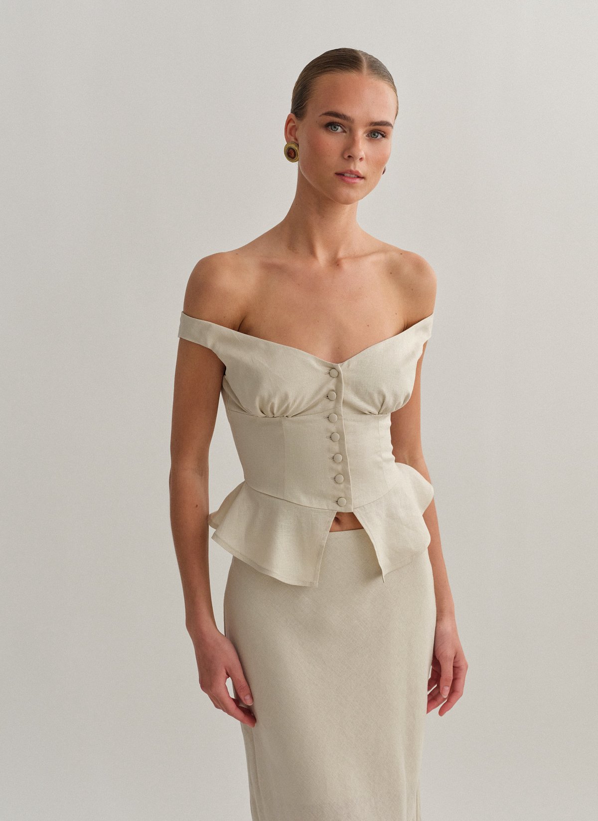 Off-shoulder λινό τοπ με κουμπιά-10