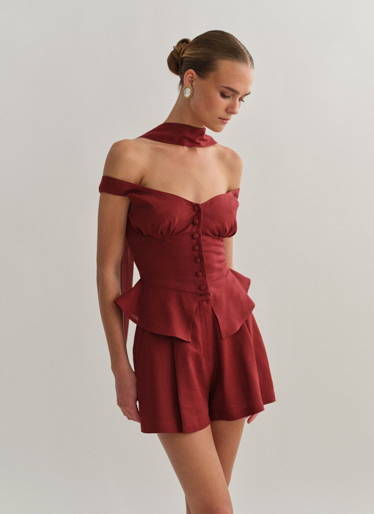 Off-shoulder λινό τοπ με κουμπιά-7