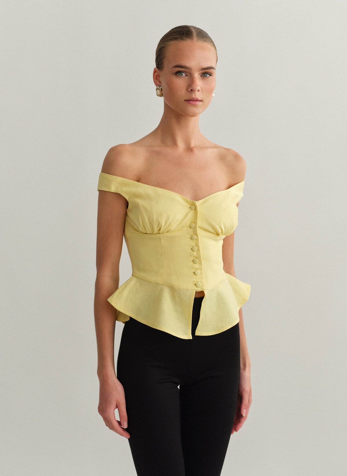 Off-shoulder λινό τοπ με κουμπιά-12