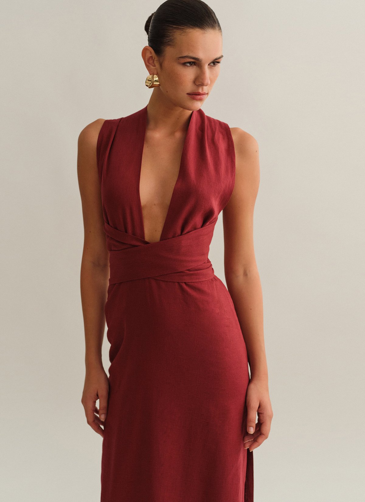 Γυναικείο λινό μακρύ φόρεμα με πολυμορφικό δέσιμο