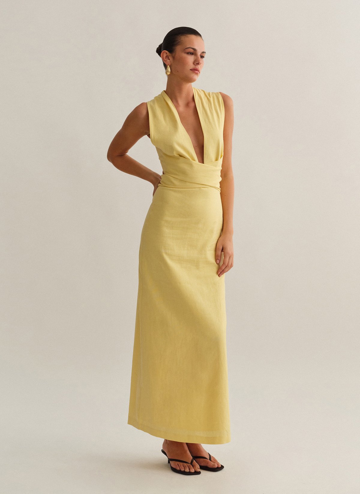 Γυναικείο λινό μακρύ φόρεμα με πολυμορφικό δέσιμο