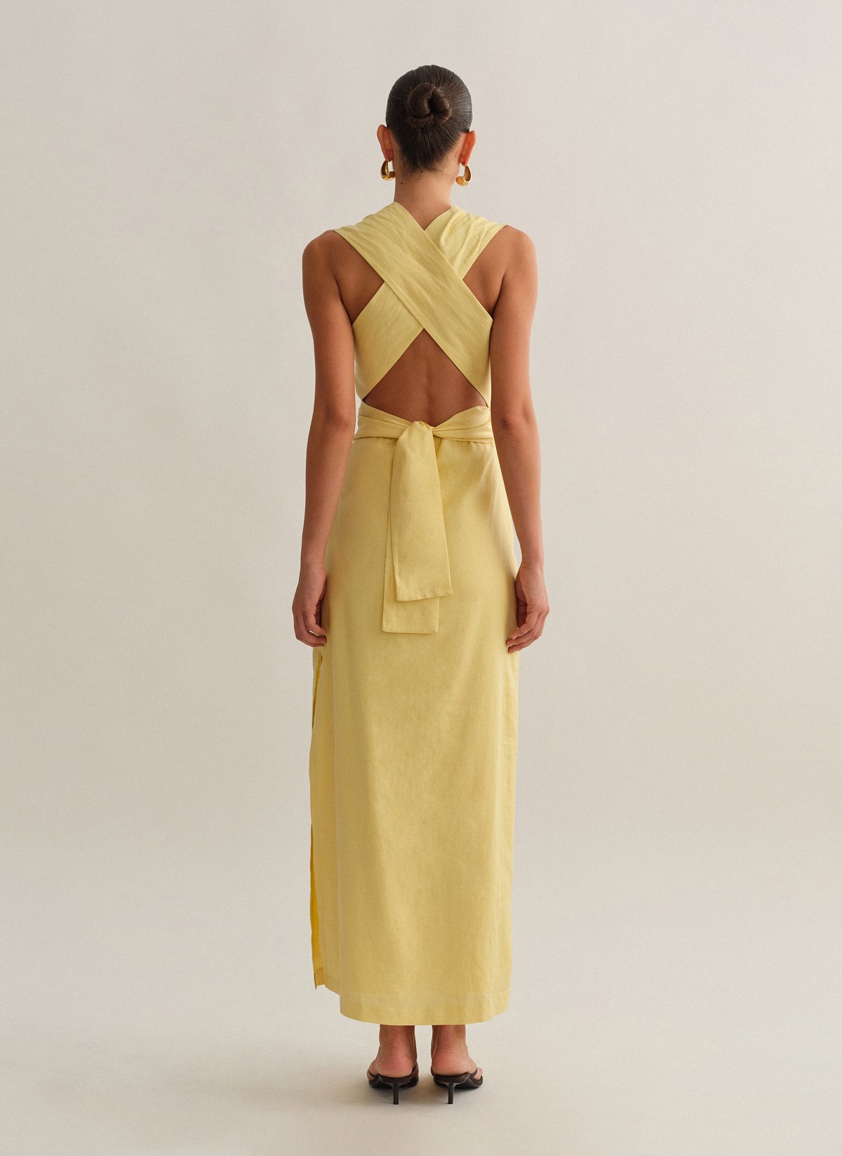 Γυναικείο λινό μακρύ φόρεμα με πολυμορφικό δέσιμο