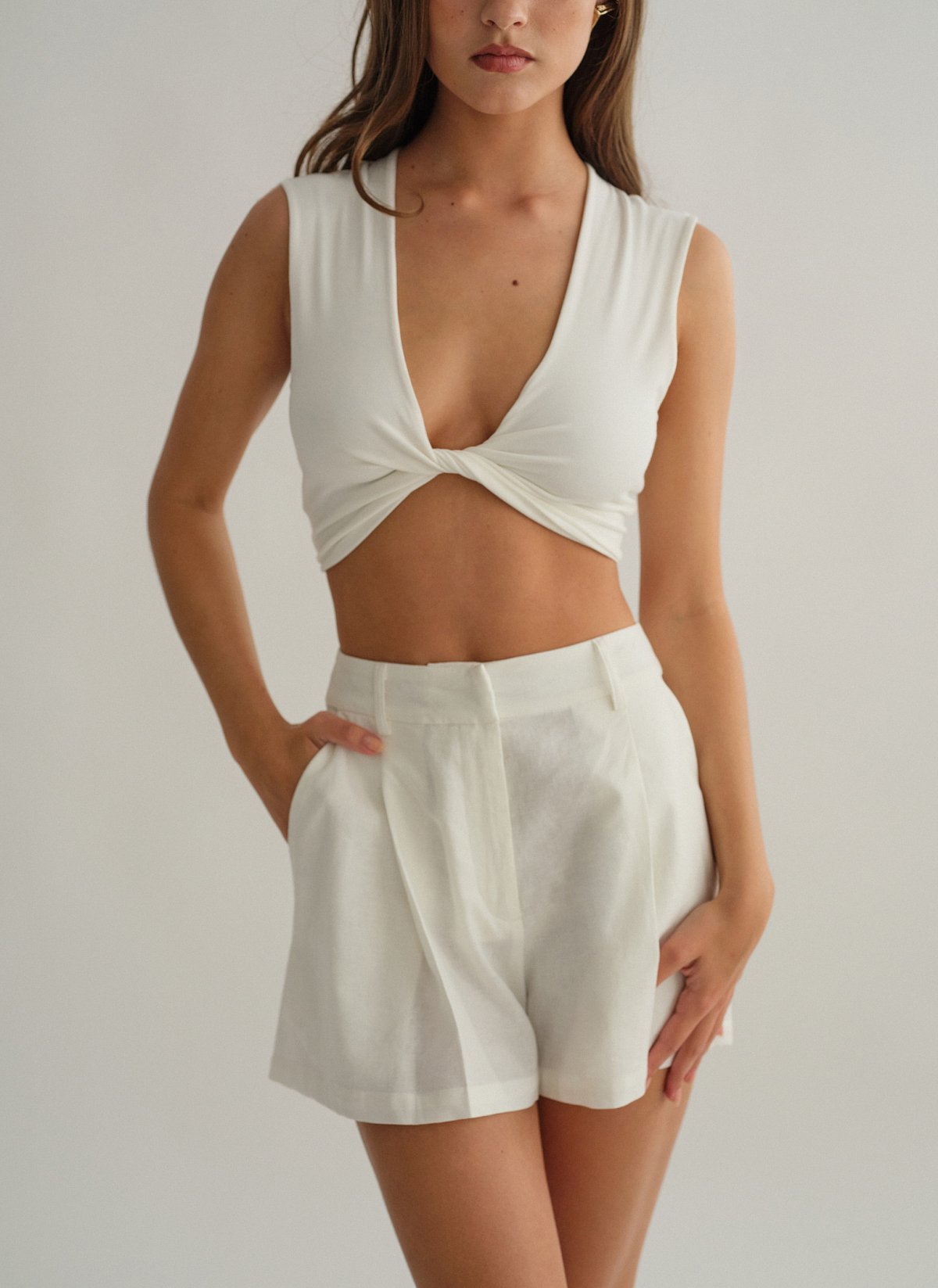 Γυναικείο αμάνικο crop τοπ με ανεστραμμένο ντεκολτέ bamboo