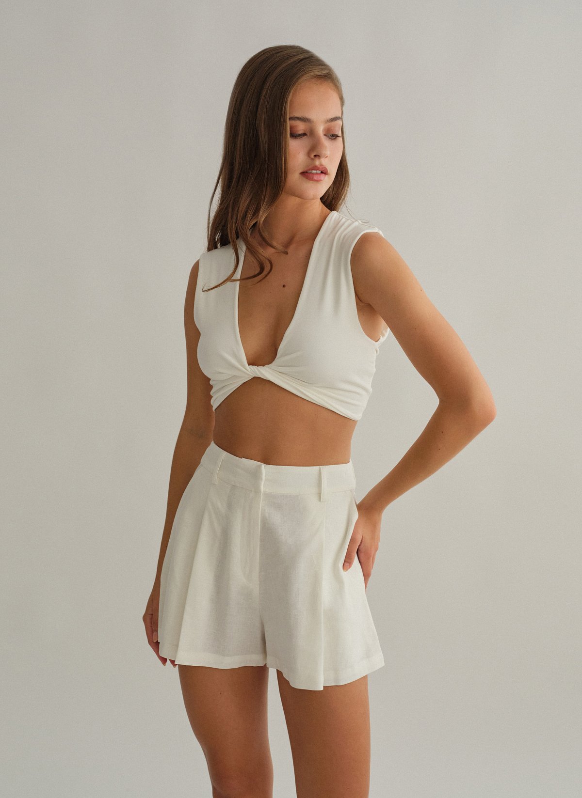 Γυναικείο αμάνικο crop τοπ με ανεστραμμένο ντεκολτέ bamboo