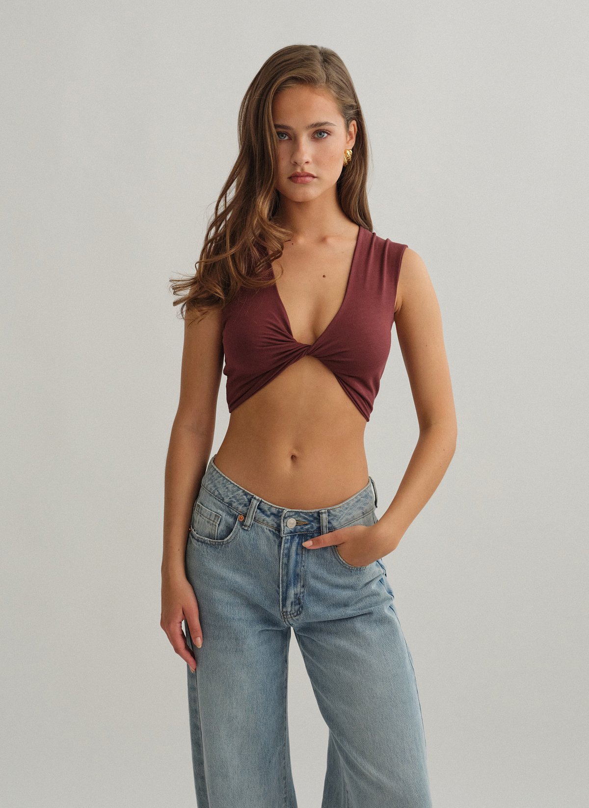 Γυναικείο αμάνικο crop τοπ με ανεστραμμένο ντεκολτέ bamboo