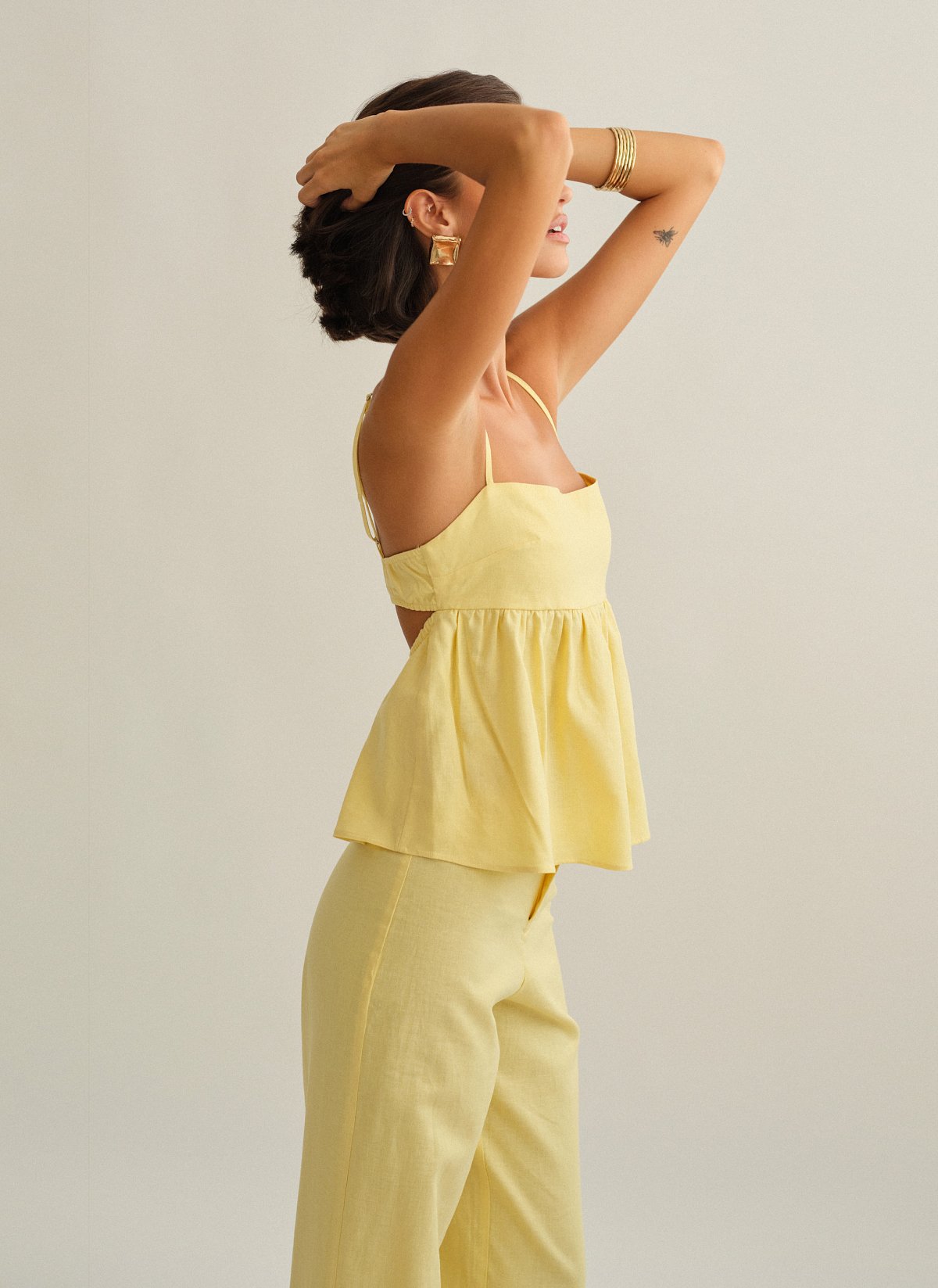 Γυναικεία λινή μπλούζα peplum