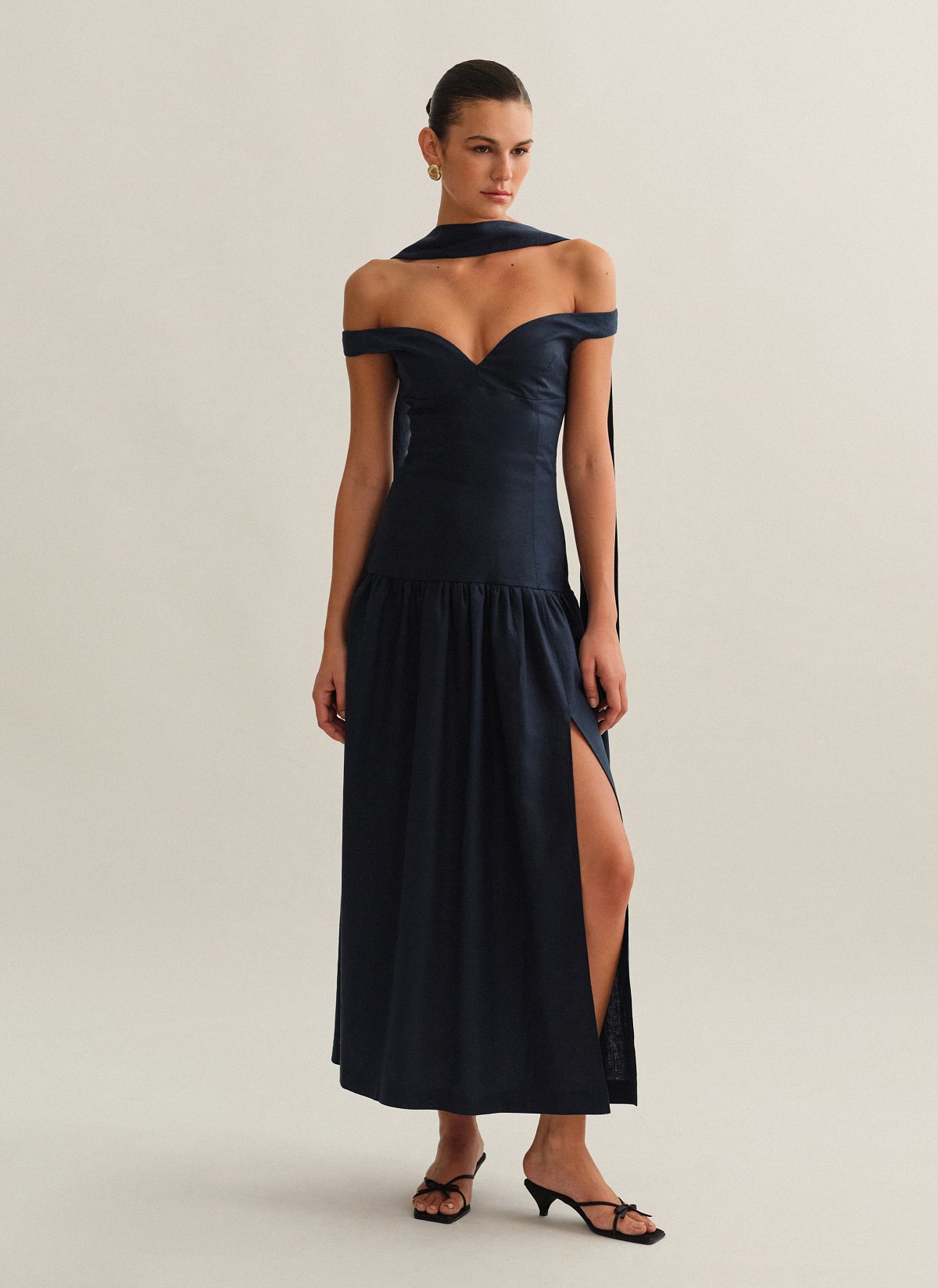 Γυναικείο off-shoulder λινό midi φόρεμα