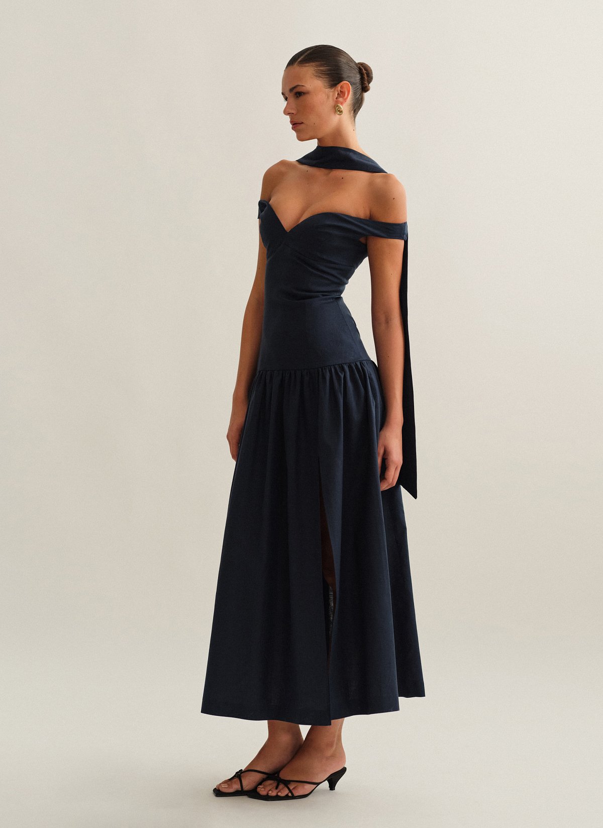 Γυναικείο off-shoulder λινό midi φόρεμα