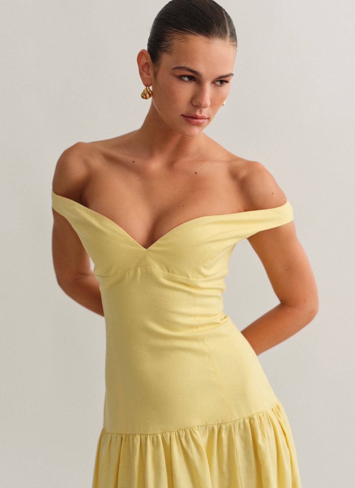 Γυναικείο off-shoulder λινό midi φόρεμα