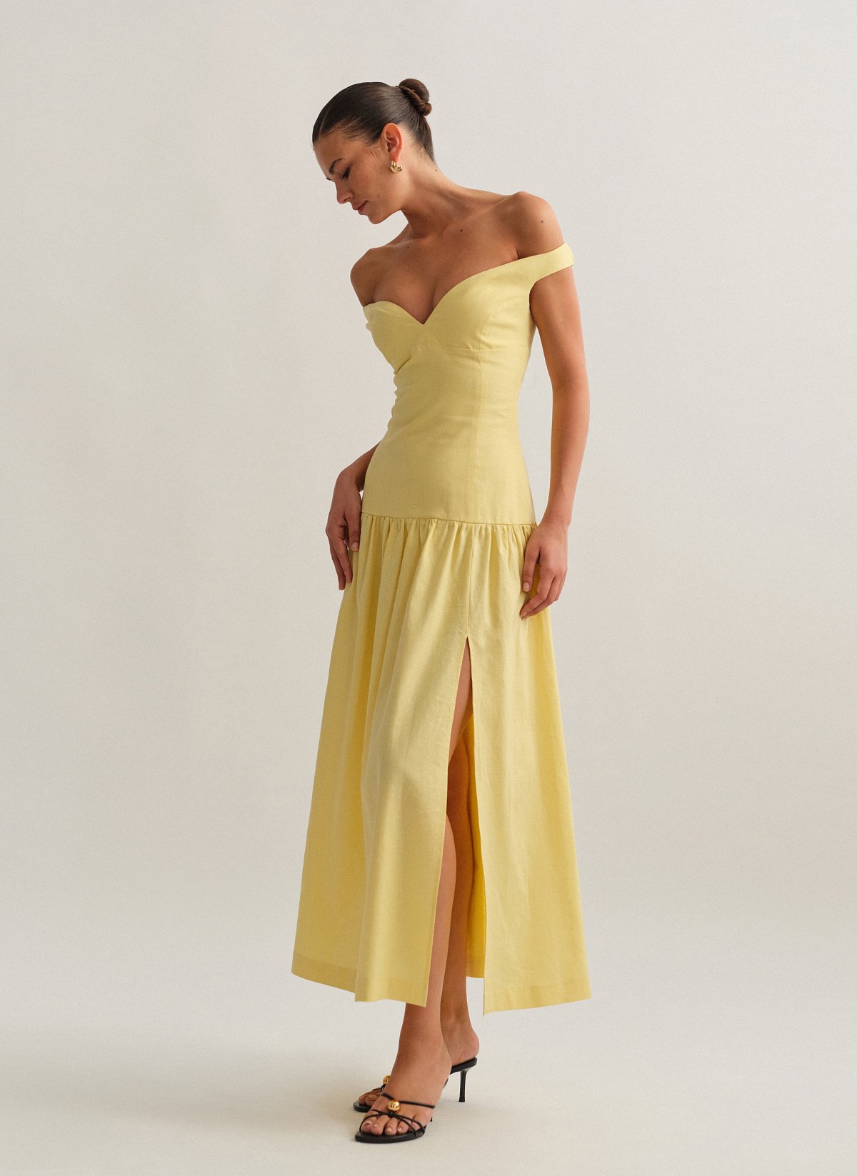 Γυναικείο off-shoulder λινό midi φόρεμα