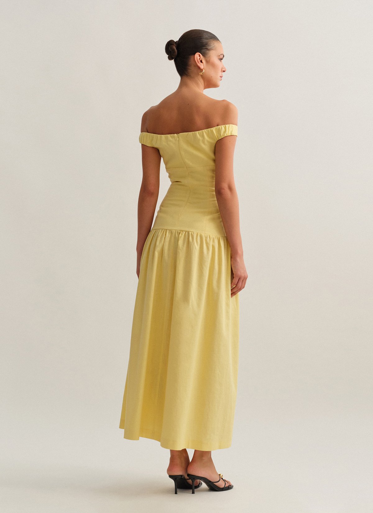 Γυναικείο off-shoulder λινό midi φόρεμα