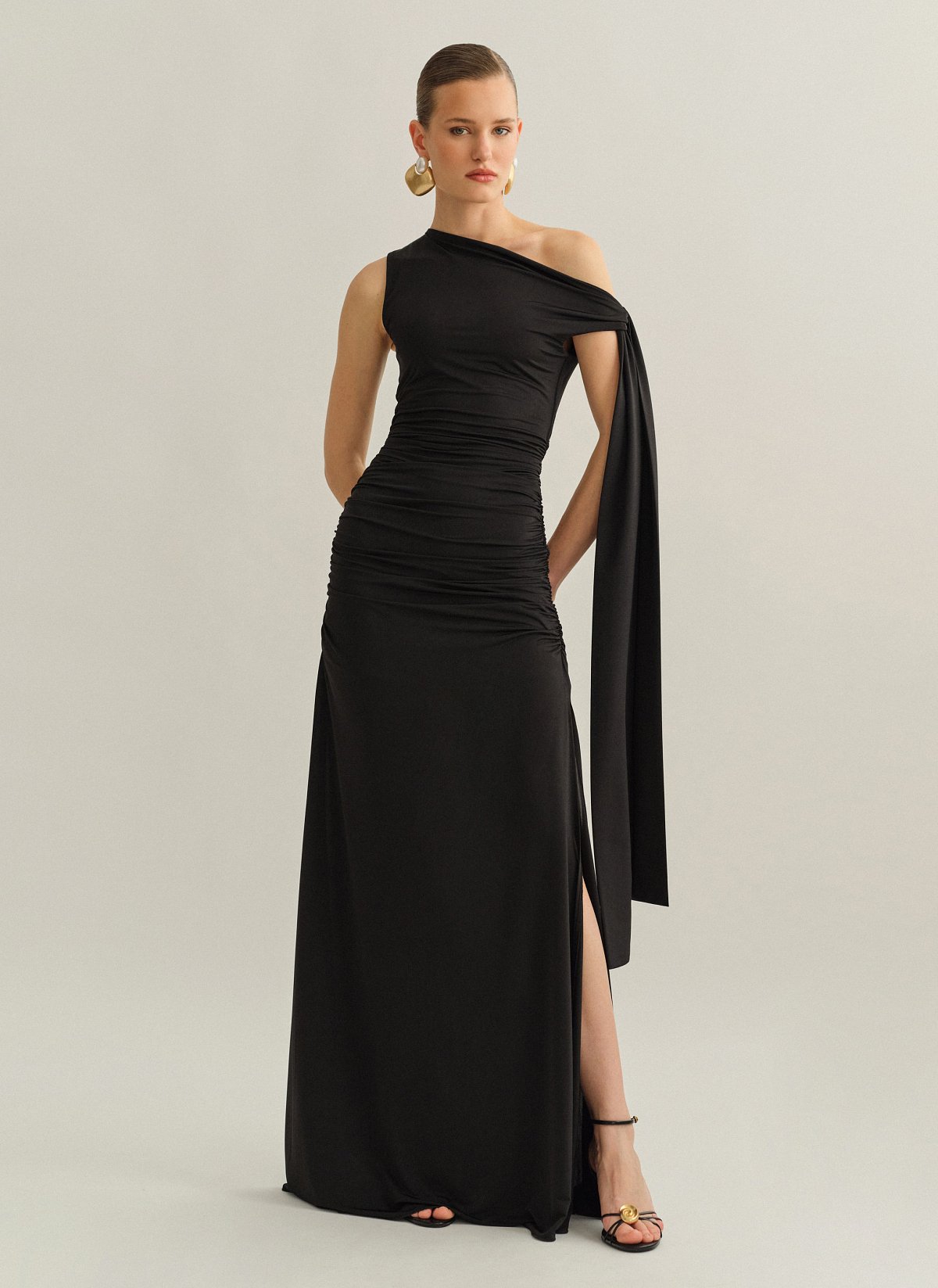 One-shoulder μακρύ φόρεμα με δέσιμο-1