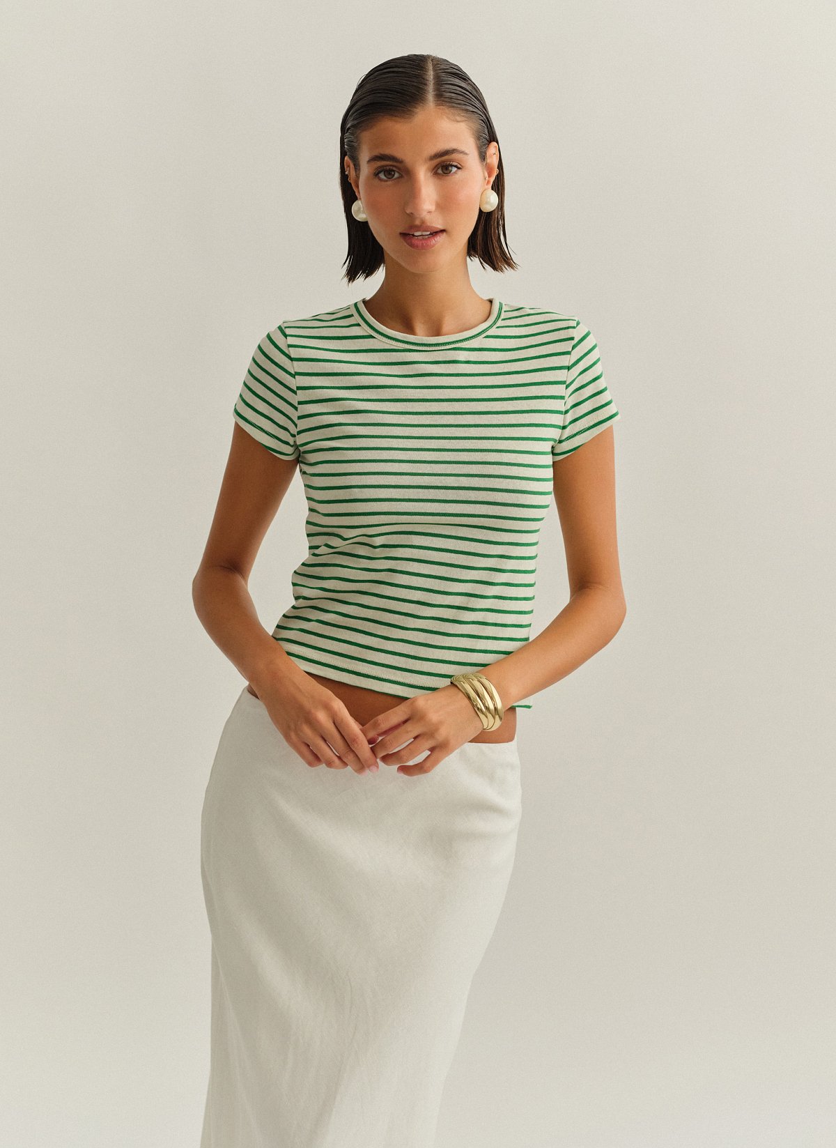 Γυναικεία βαμβακερή κοντoμάνικη ριγέ μπλούζα με στρογγυλή λαιμόκοψη