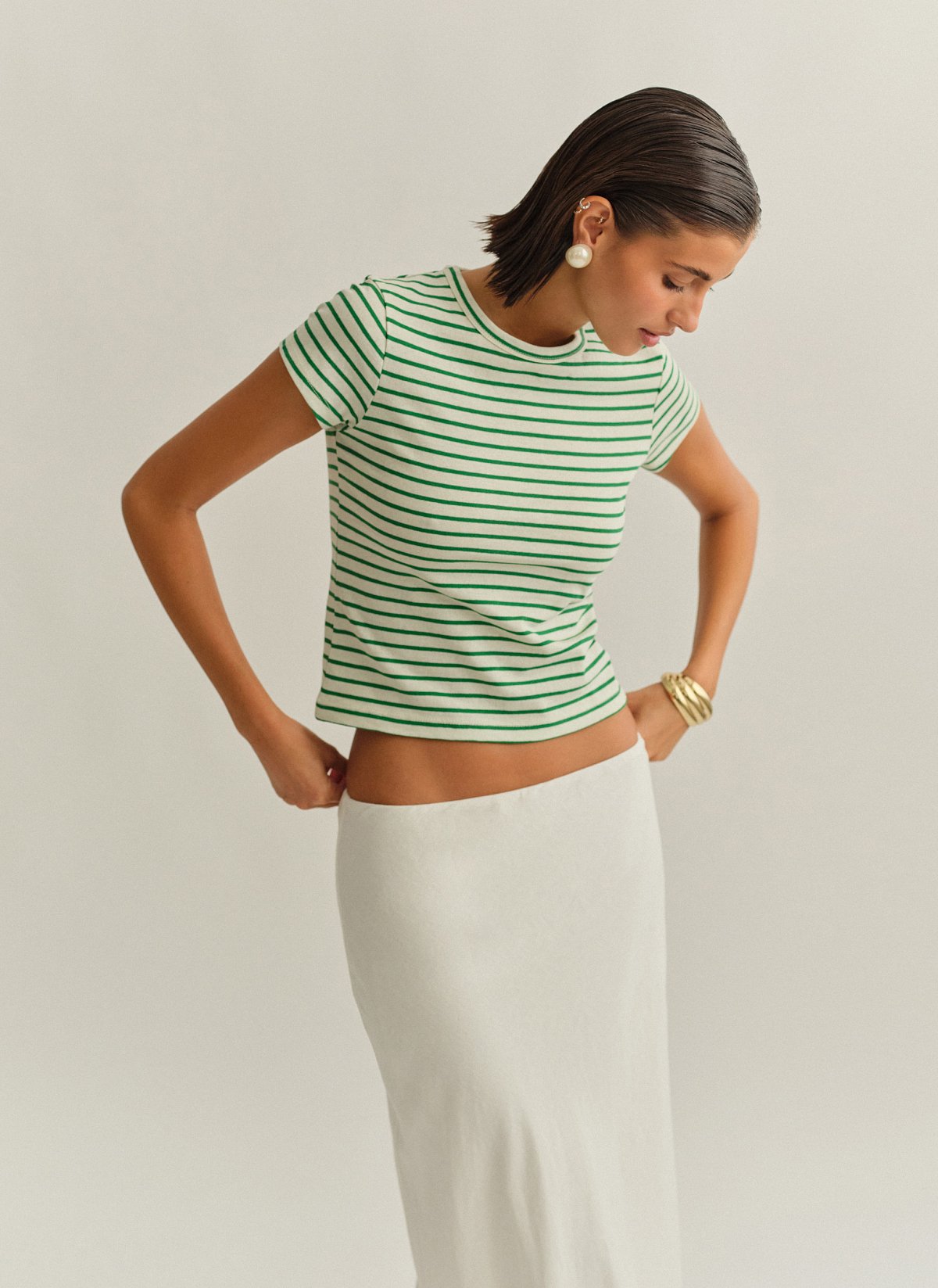 Γυναικεία βαμβακερή κοντoμάνικη ριγέ μπλούζα με στρογγυλή λαιμόκοψη