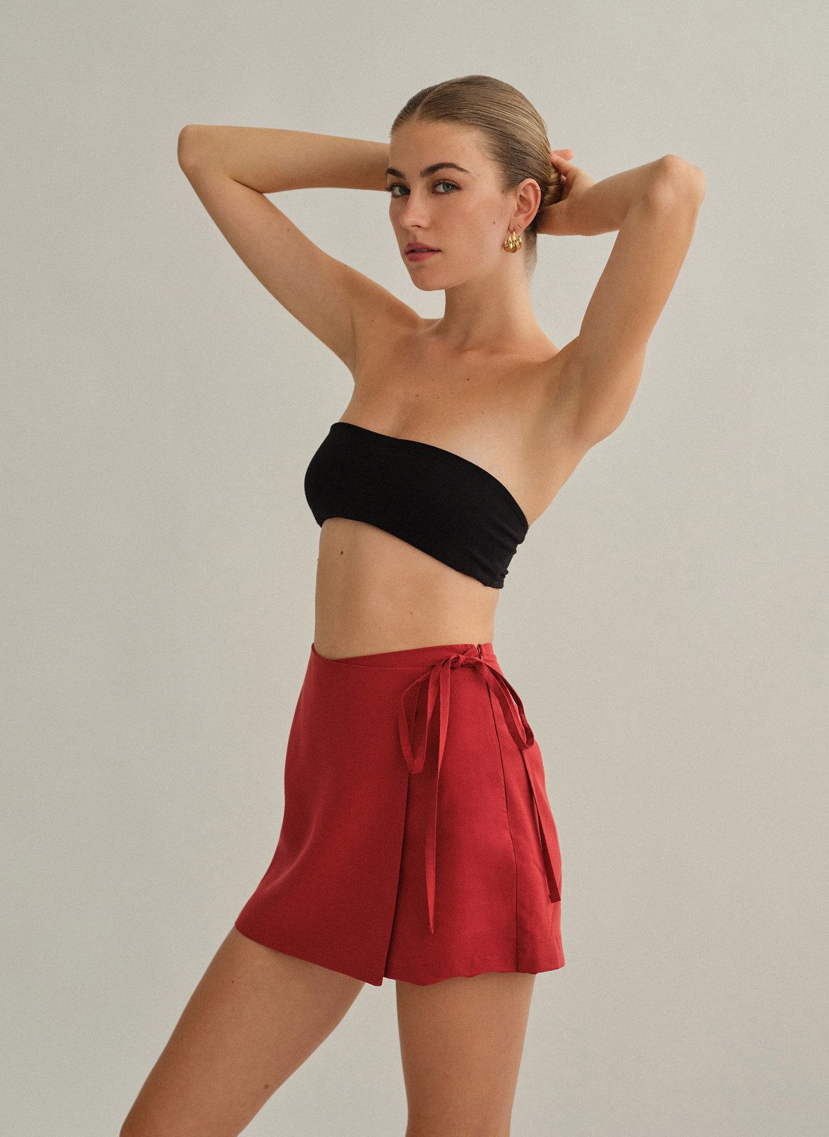 Γυναικεία υφασμάτινη παντελονόφουστα με δέσιμο