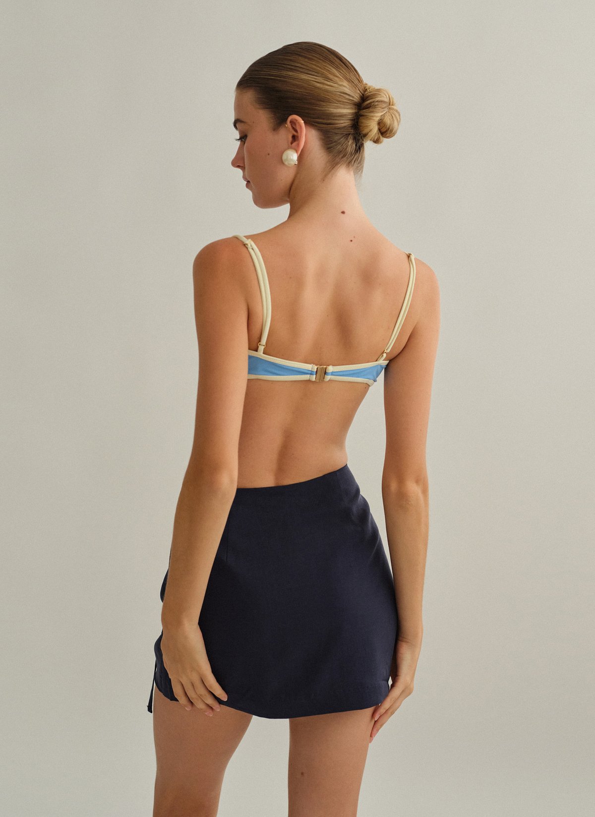 Γυναικεία υφασμάτινη παντελονόφουστα με δέσιμο