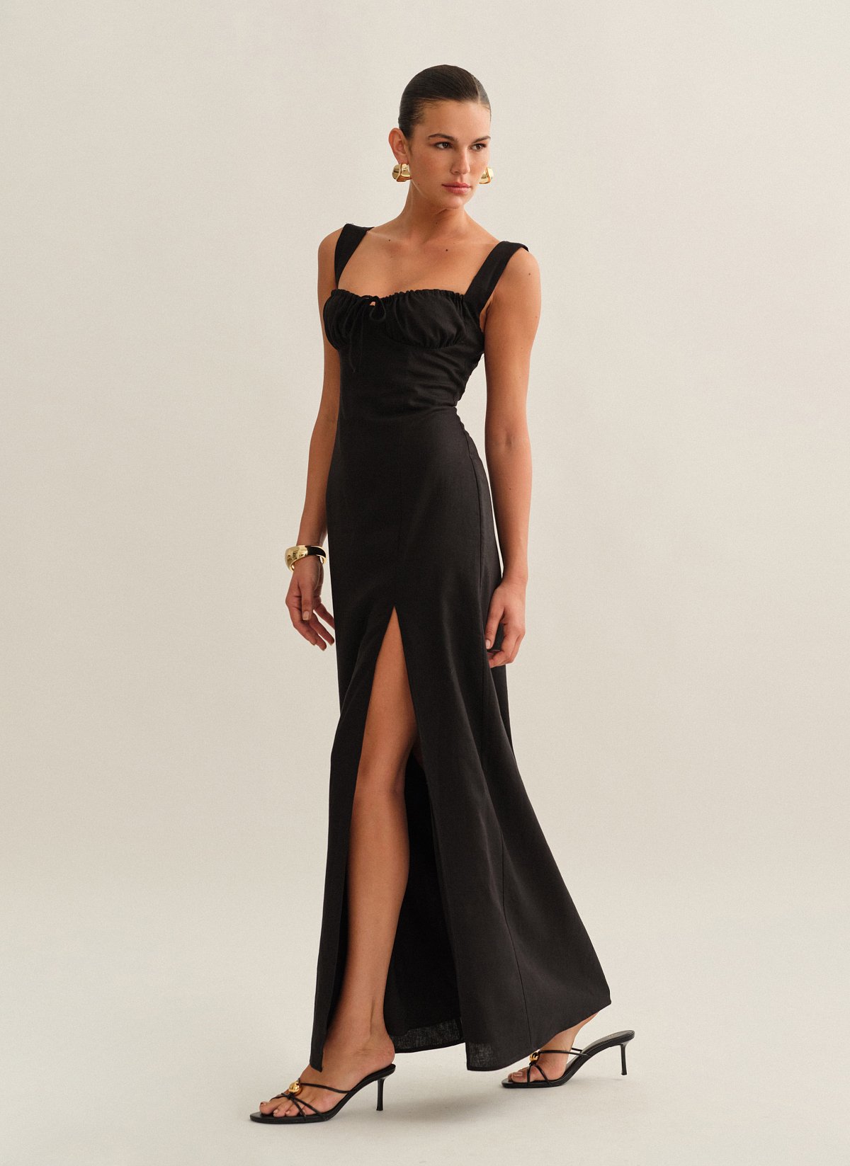 Γυναικείο λινό μακρύ φόρεμα με σούρες