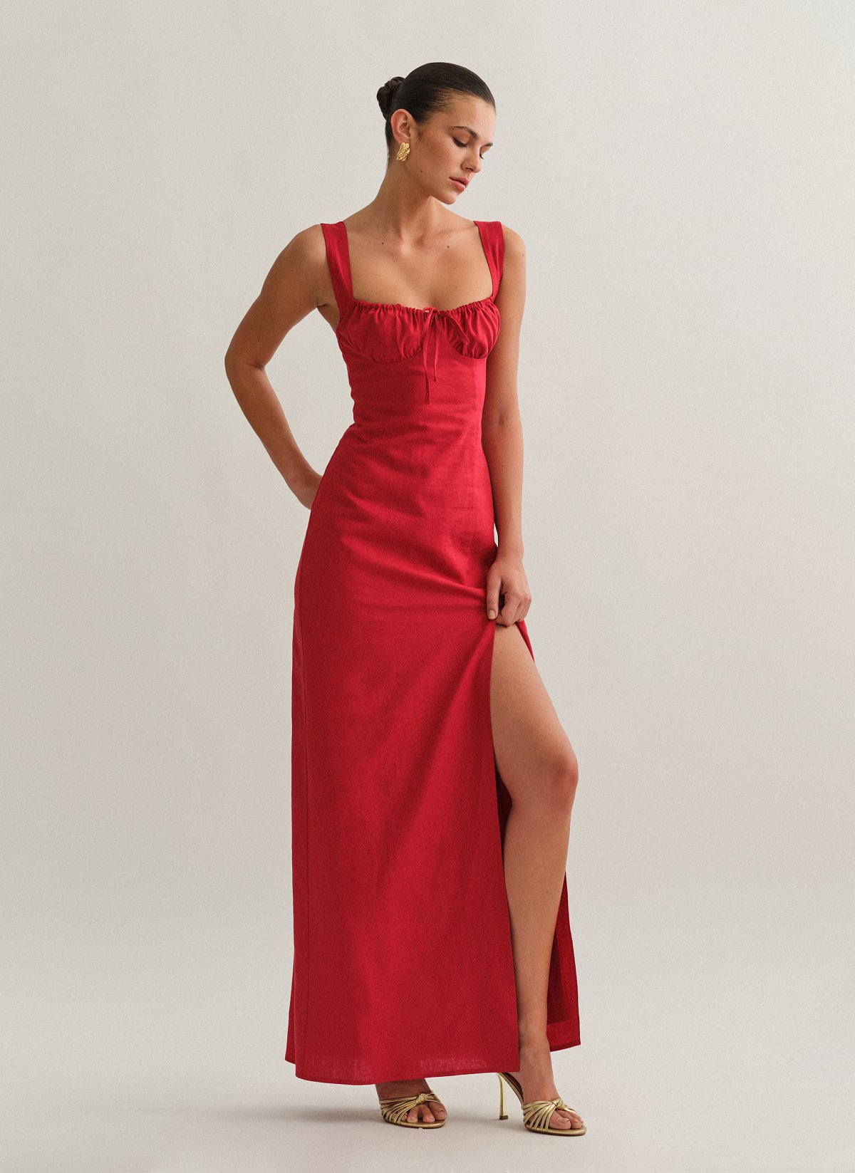 Γυναικείο λινό μακρύ φόρεμα με σούρες