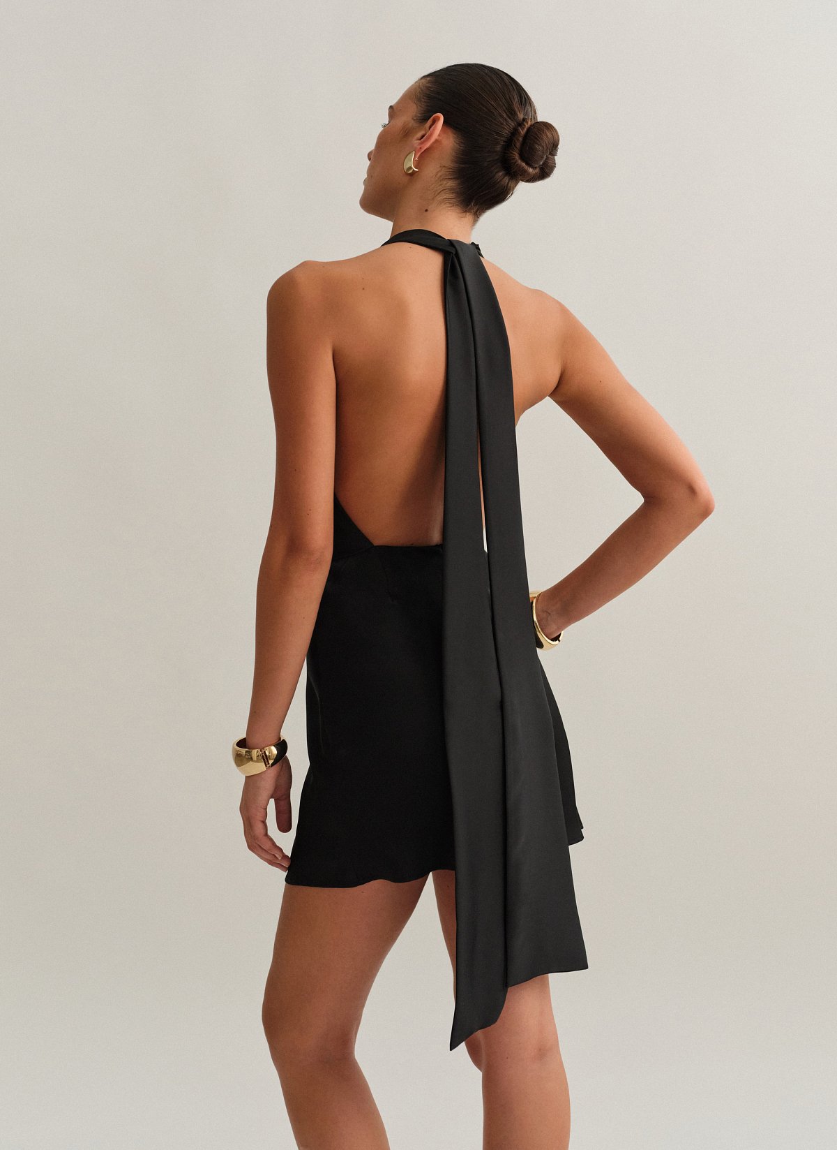 Γυναικείο σατέν halter ντραπέ μίνι φόρεμα