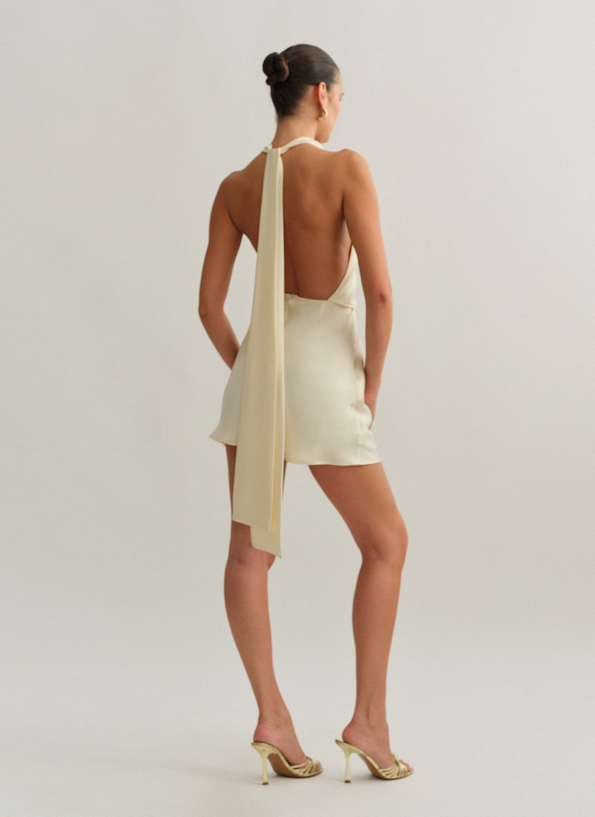 Γυναικείο σατέν halter ντραπέ μίνι φόρεμα