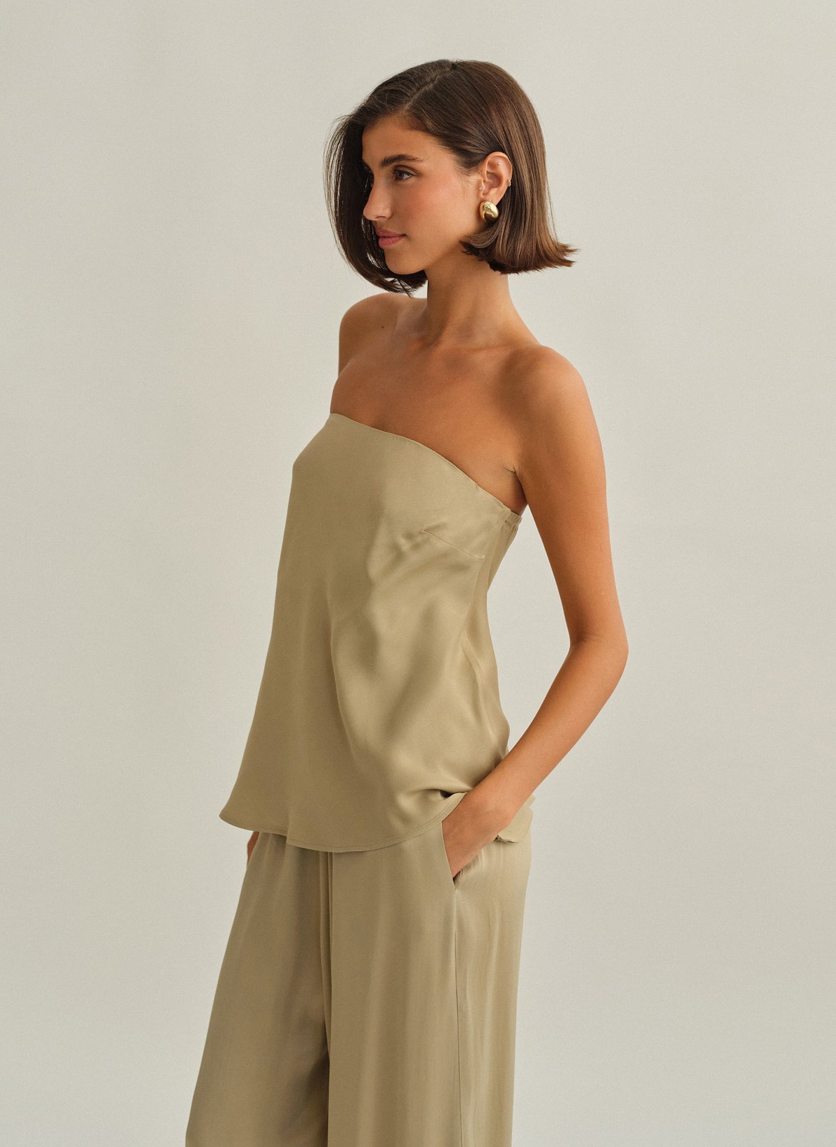 Γυναικείο σατέν ριχτό στράπλες τοπ