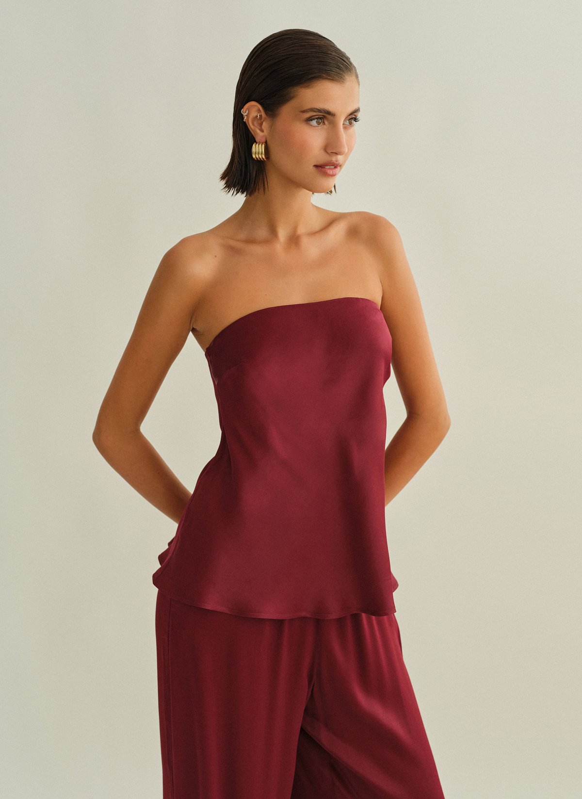 Γυναικείο σατέν ριχτό στράπλες τοπ