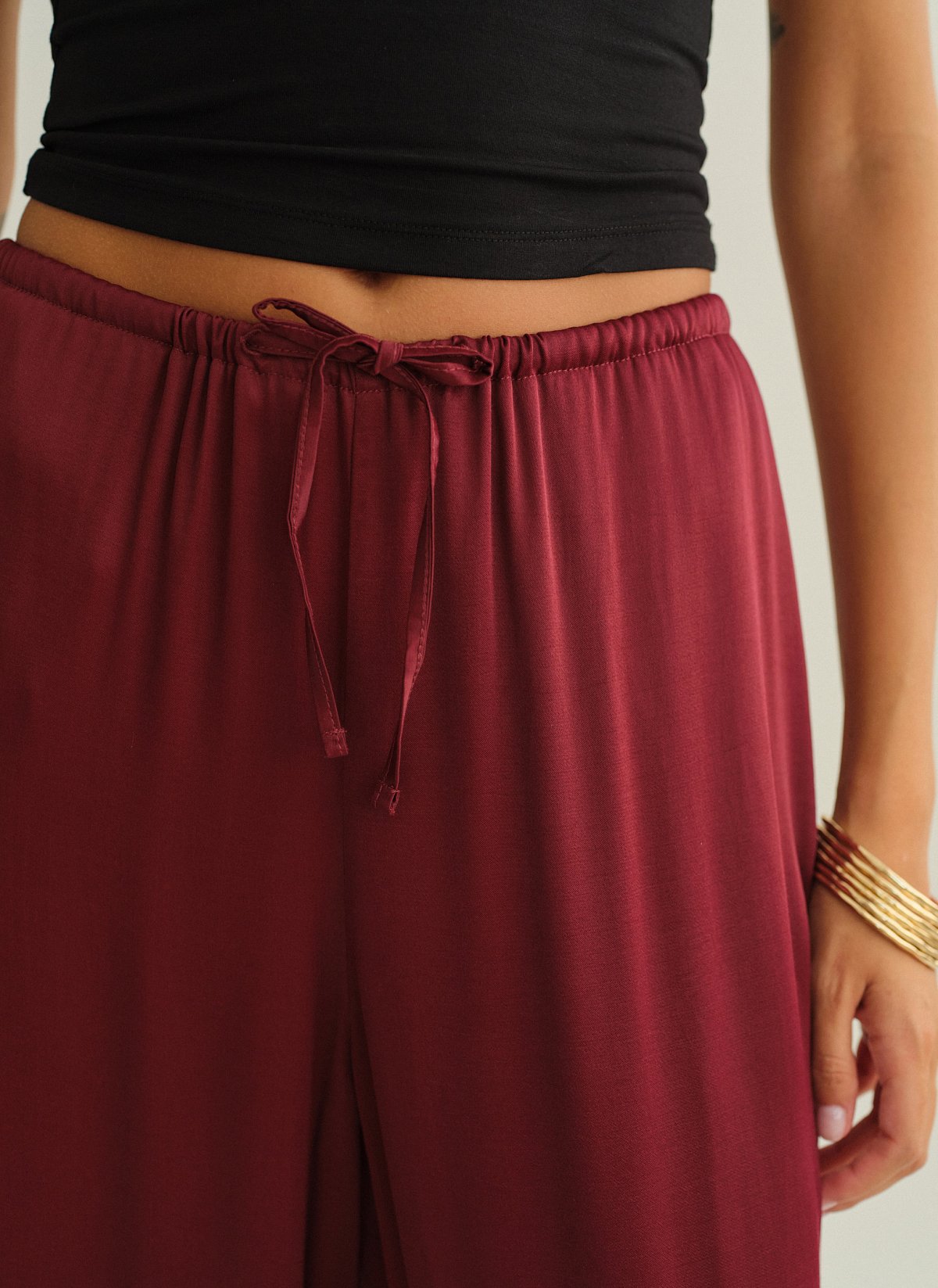 Γυναικείο σατέν παντελόνι με λάστιχο