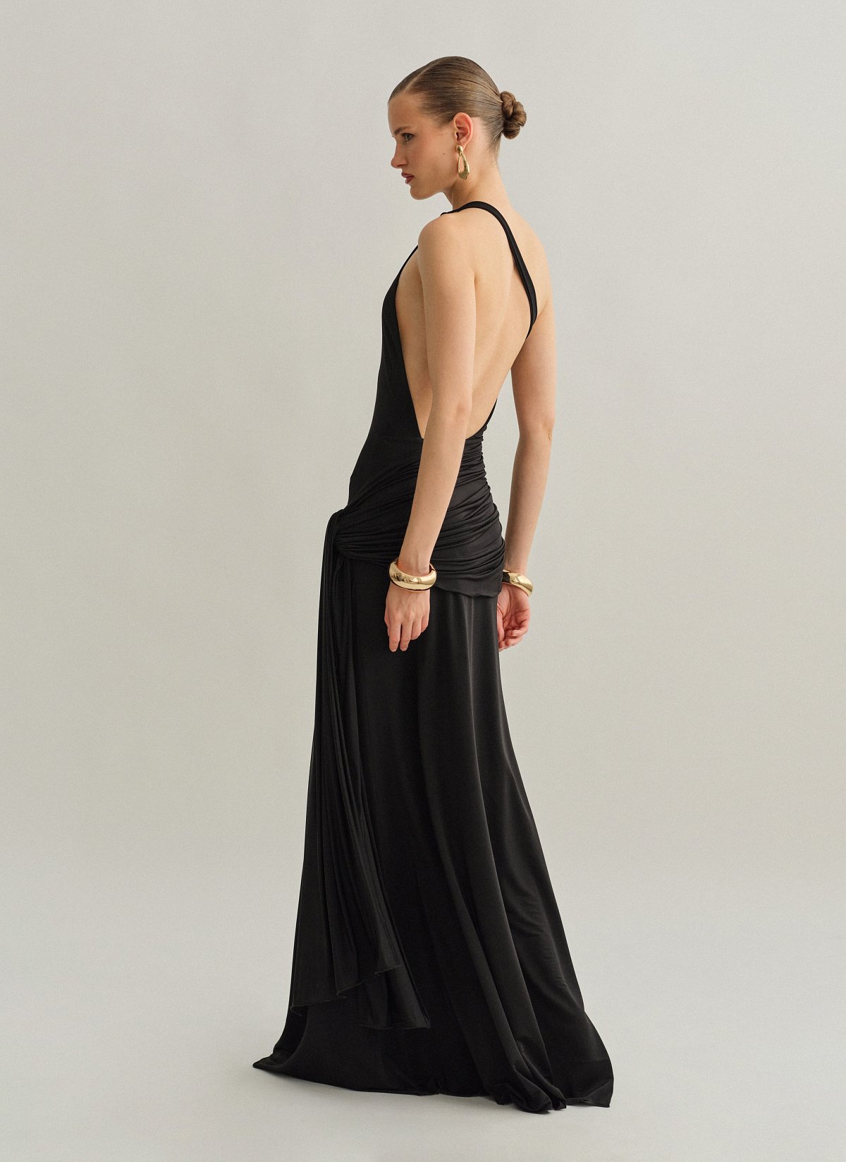 Γυναικείο one-shoulder μακρύ φόρεμα με ζώνη