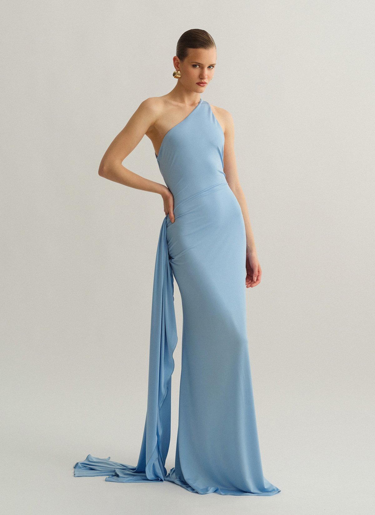 Γυναικείο one-shoulder μακρύ φόρεμα με ζώνη