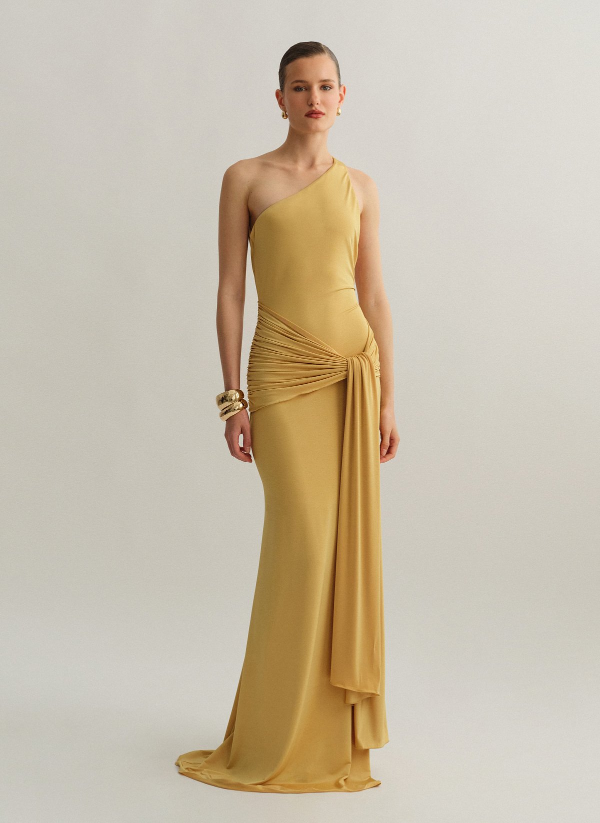 Γυναικείο one-shoulder μακρύ φόρεμα με ζώνη