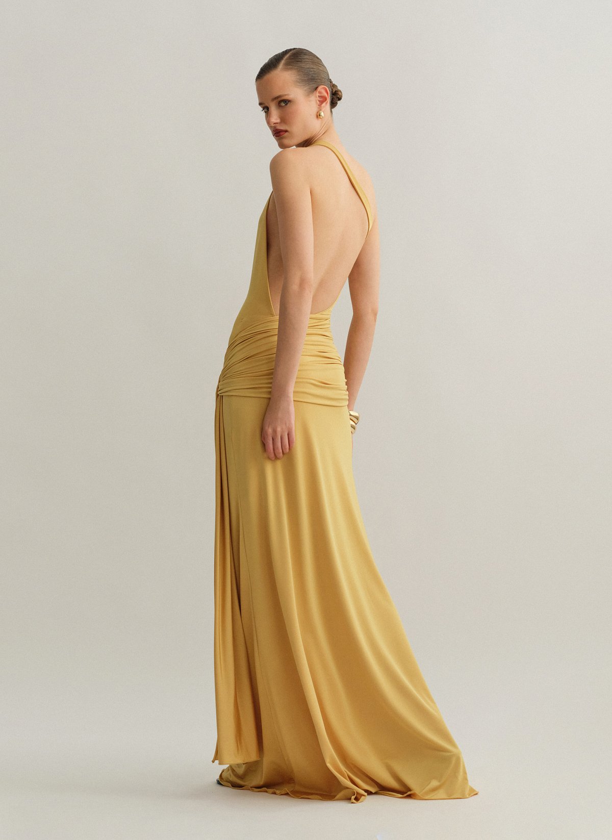 Γυναικείο one-shoulder μακρύ φόρεμα με ζώνη