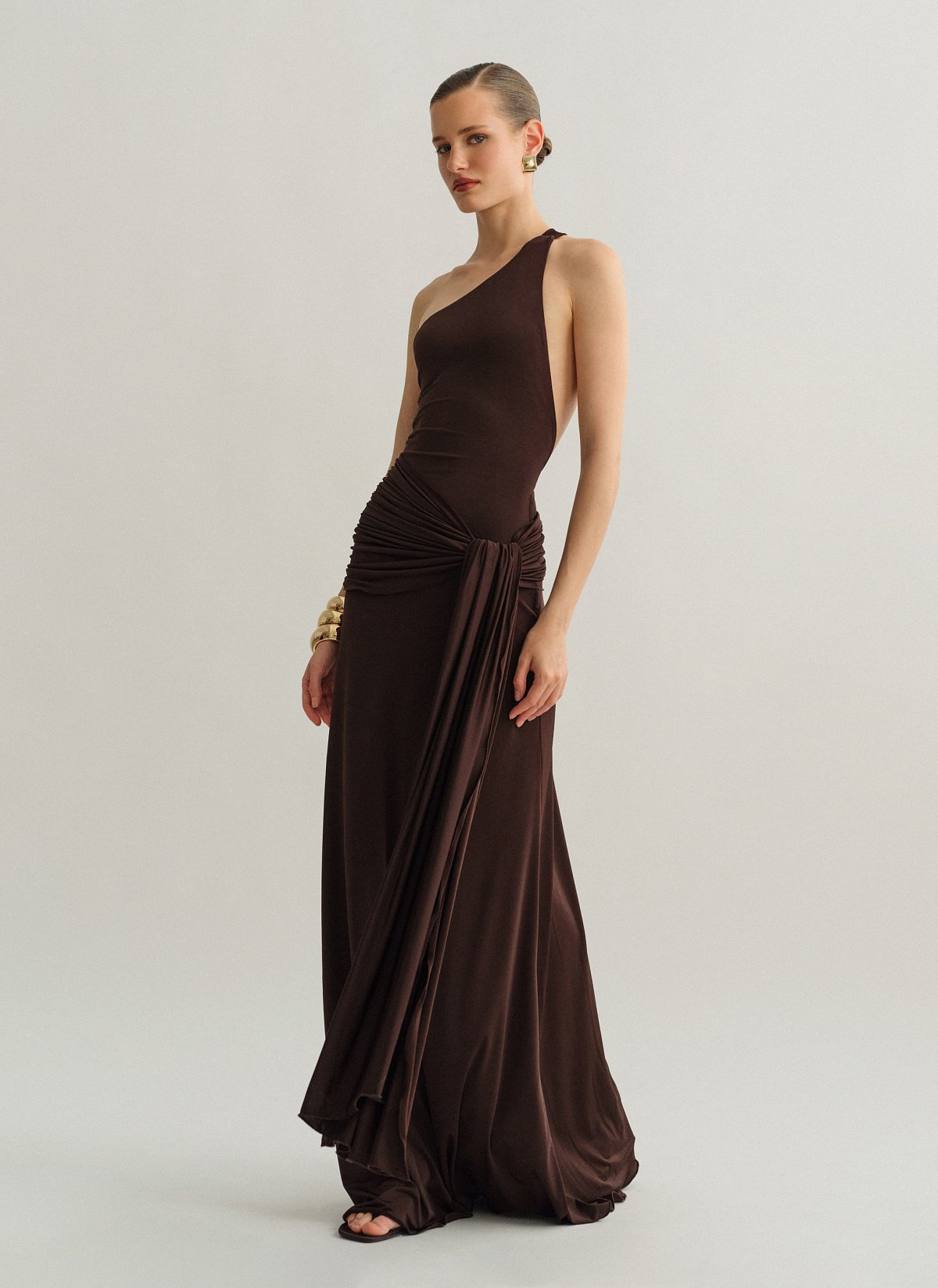 Γυναικείο one-shoulder μακρύ φόρεμα με ζώνη