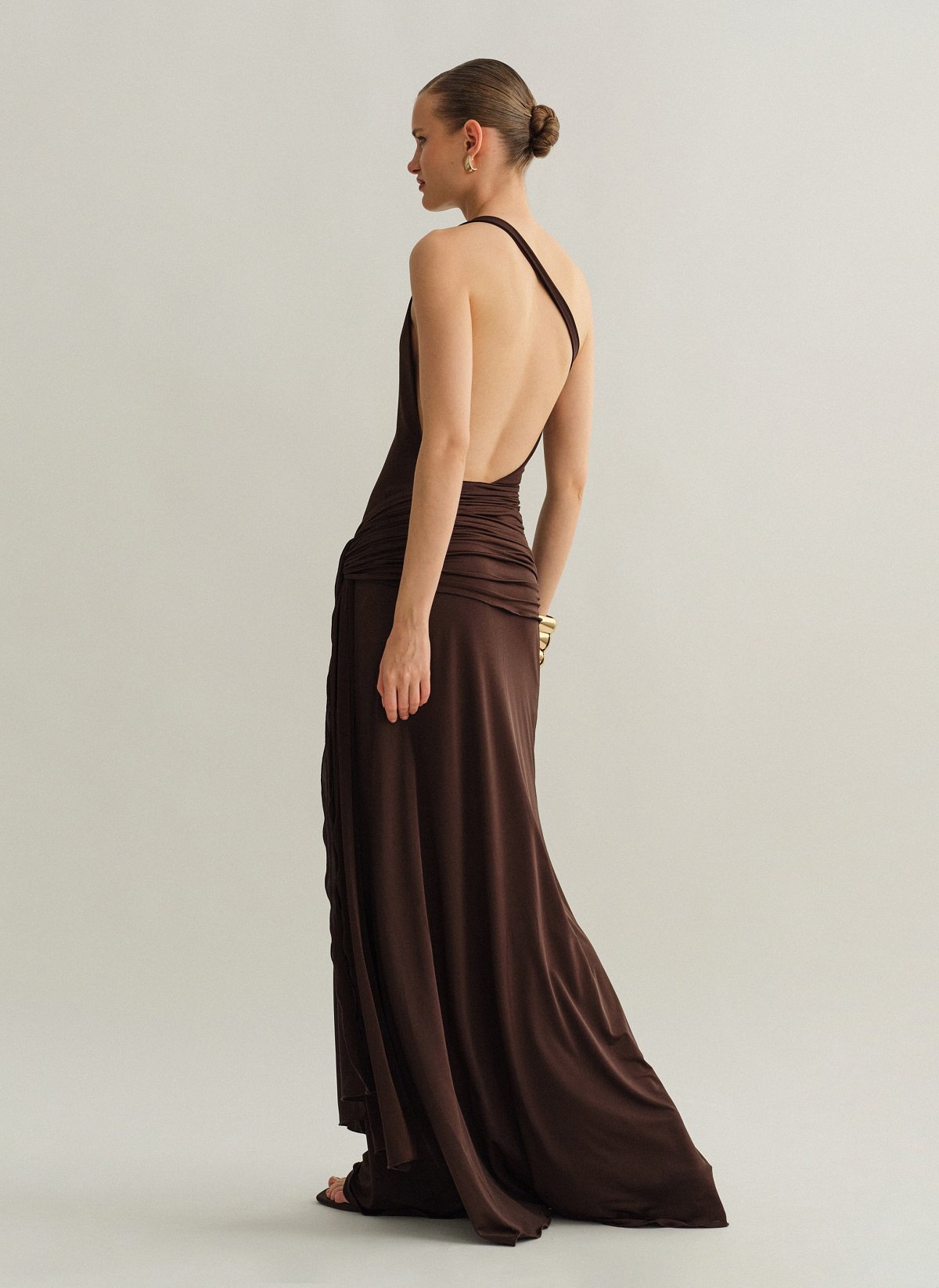 Γυναικείο one-shoulder μακρύ φόρεμα με ζώνη