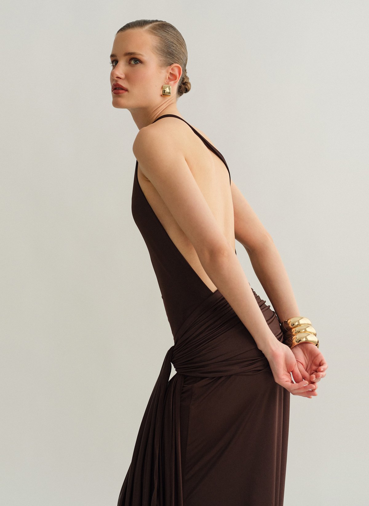 Γυναικείο one-shoulder μακρύ φόρεμα με ζώνη