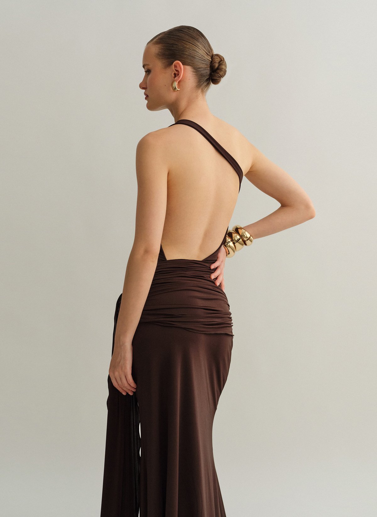 Γυναικείο one-shoulder μακρύ φόρεμα με ζώνη