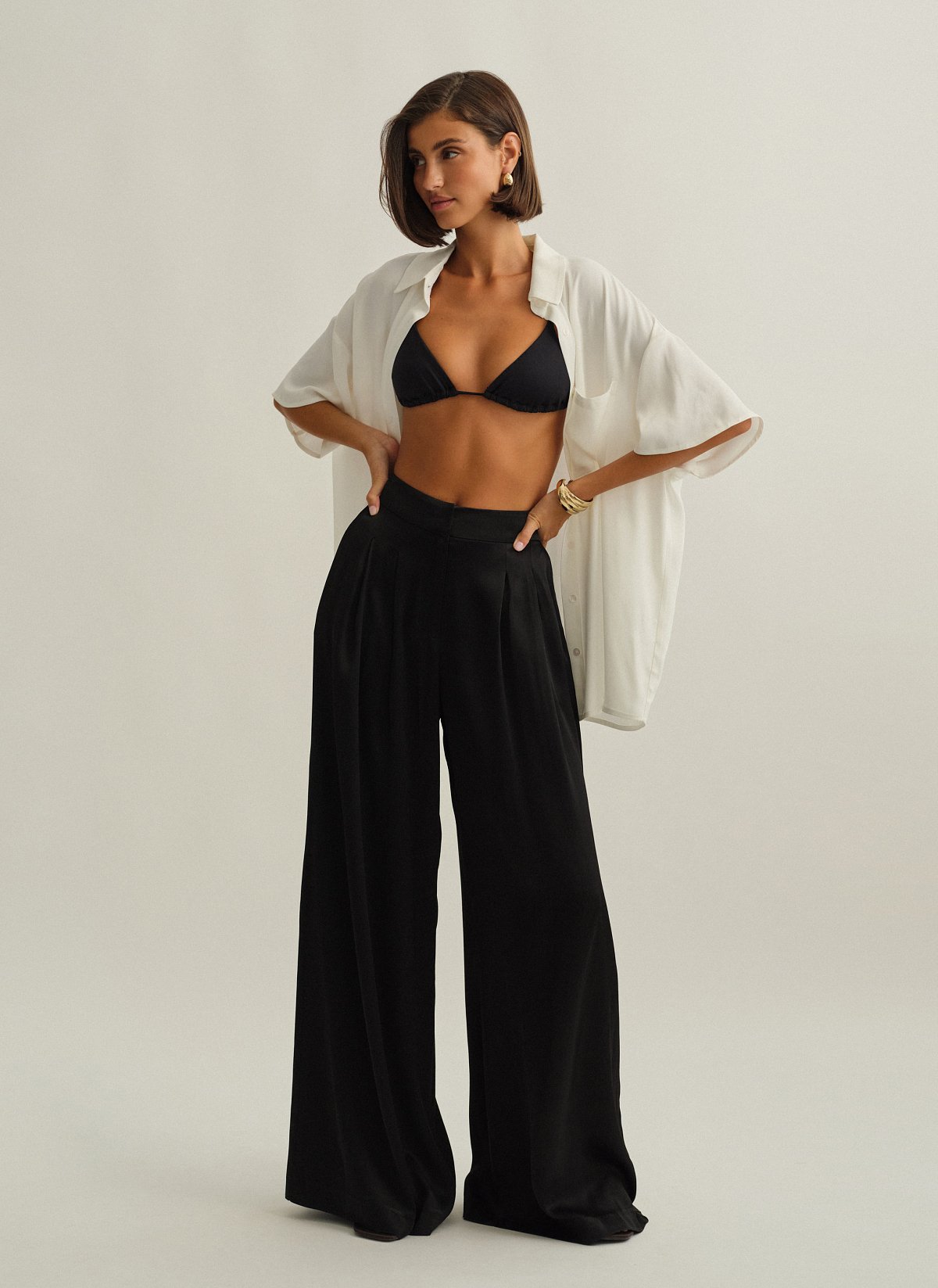 Γυναικείο ριχτό σατέν παντελόνι με πιέτες