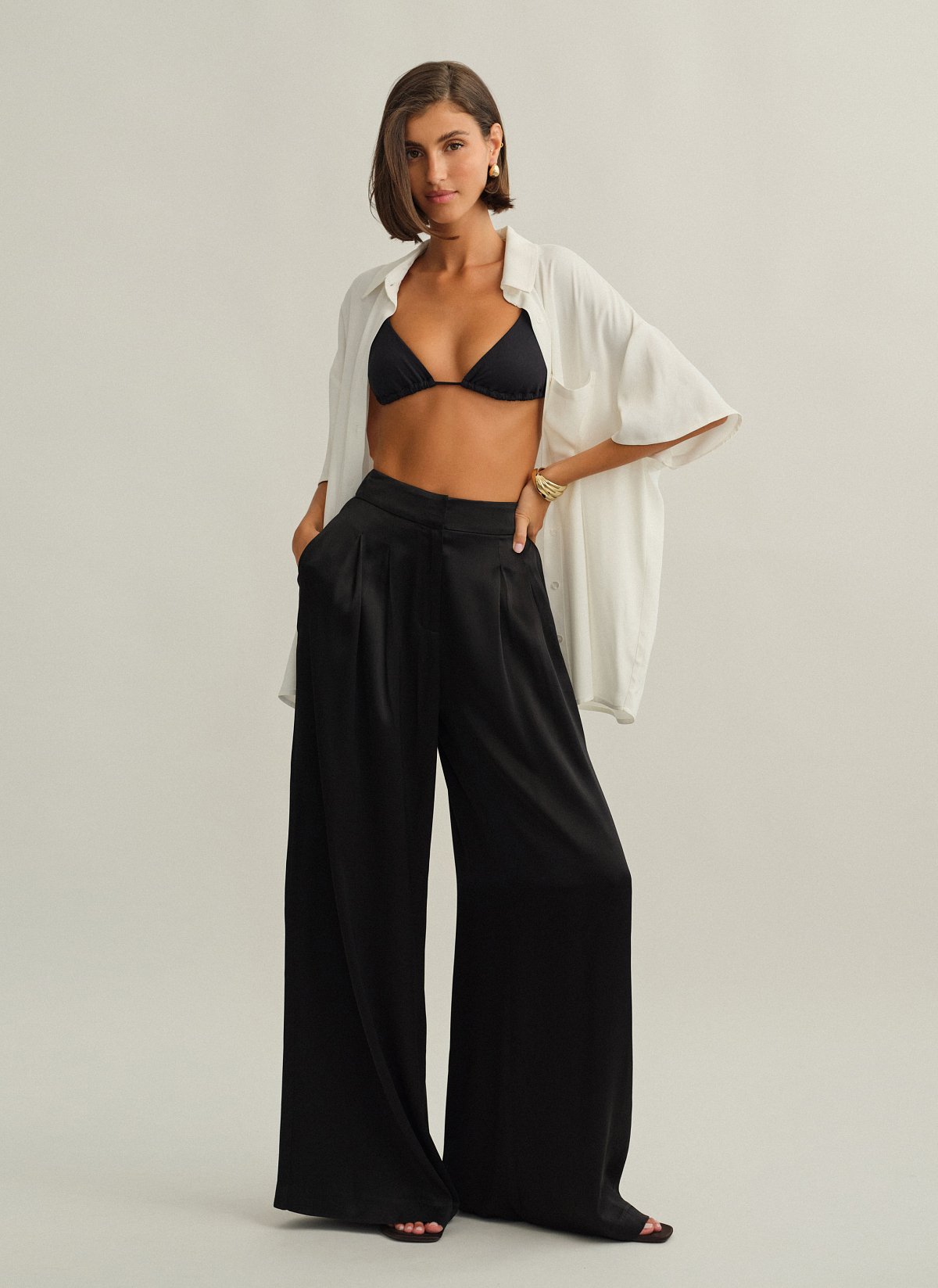 Γυναικείο ριχτό σατέν παντελόνι με πιέτες