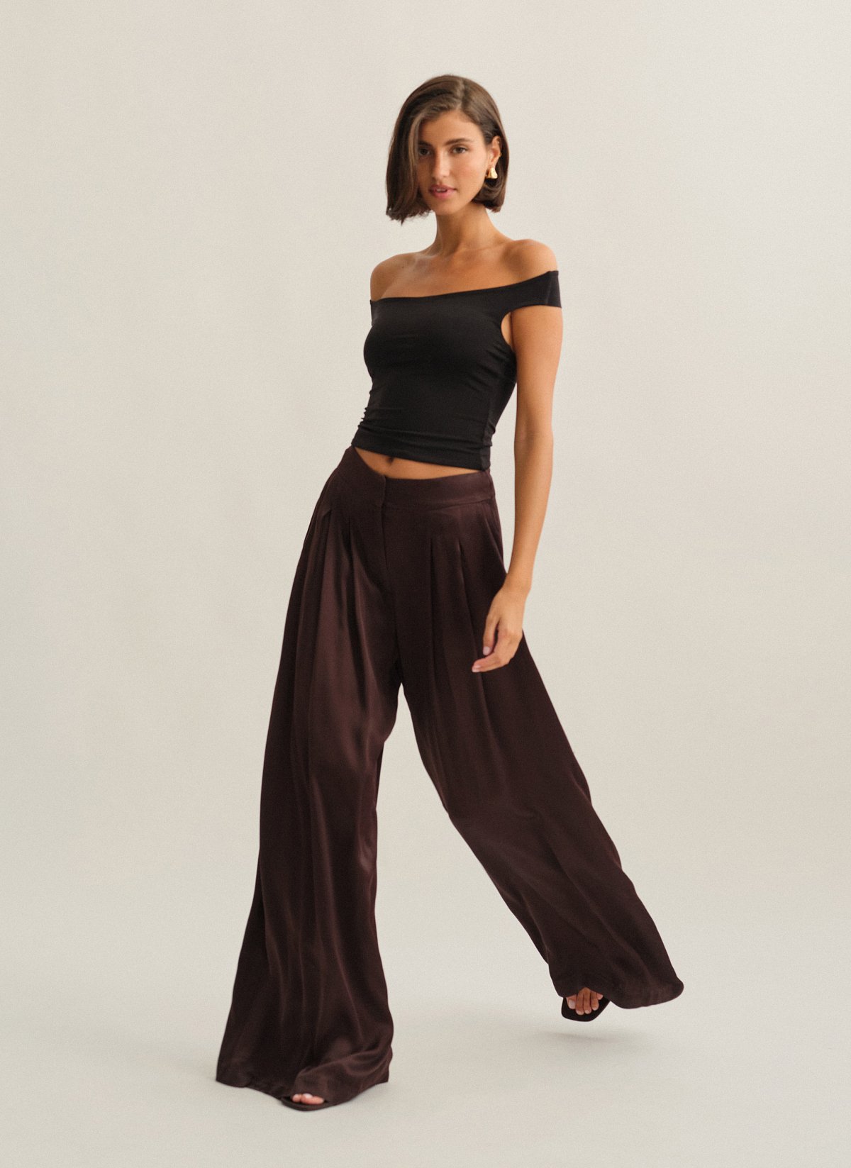 Γυναικείο ριχτό σατέν παντελόνι με πιέτες