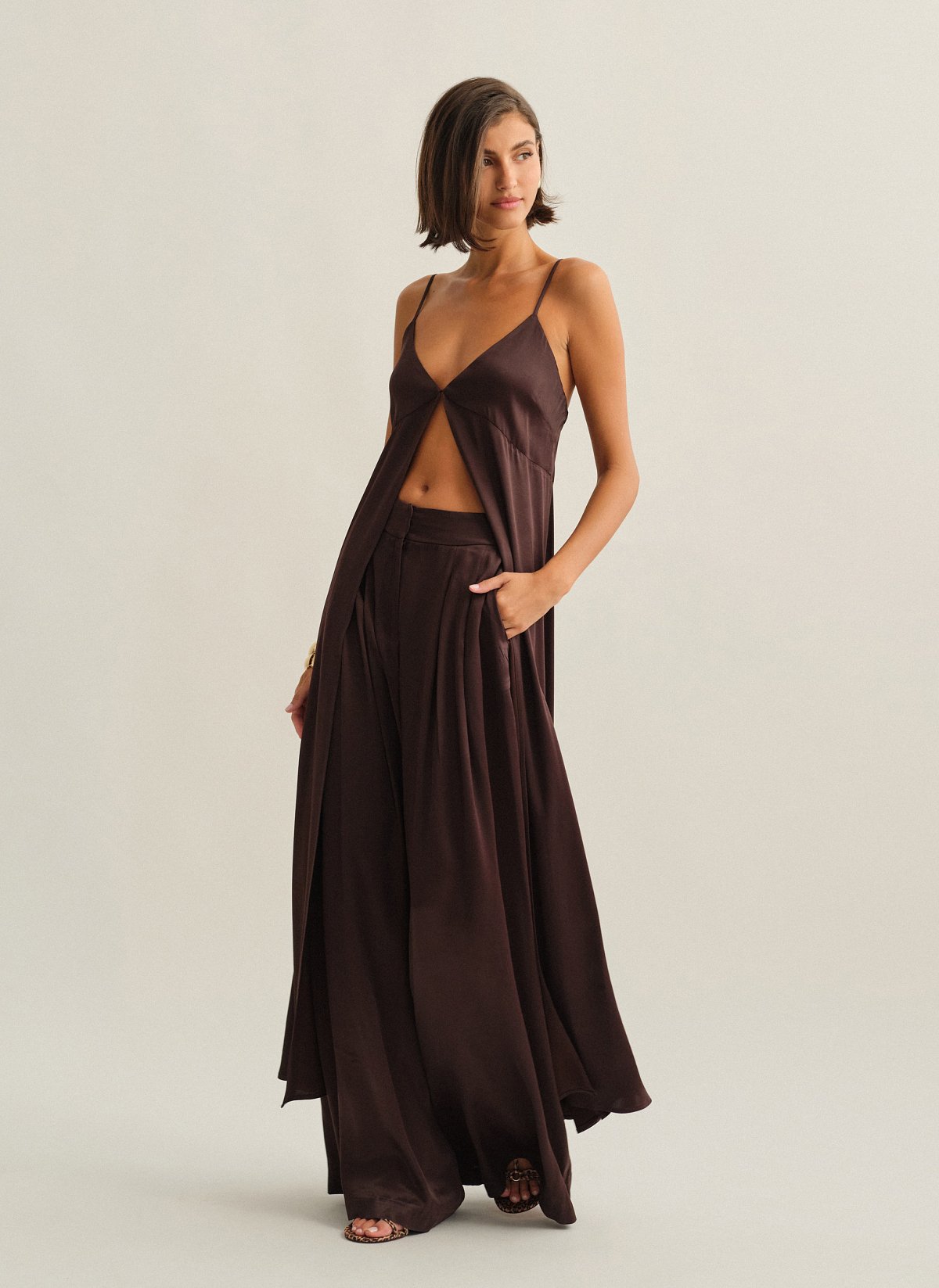 Γυναικείο ριχτό σατέν παντελόνι με πιέτες