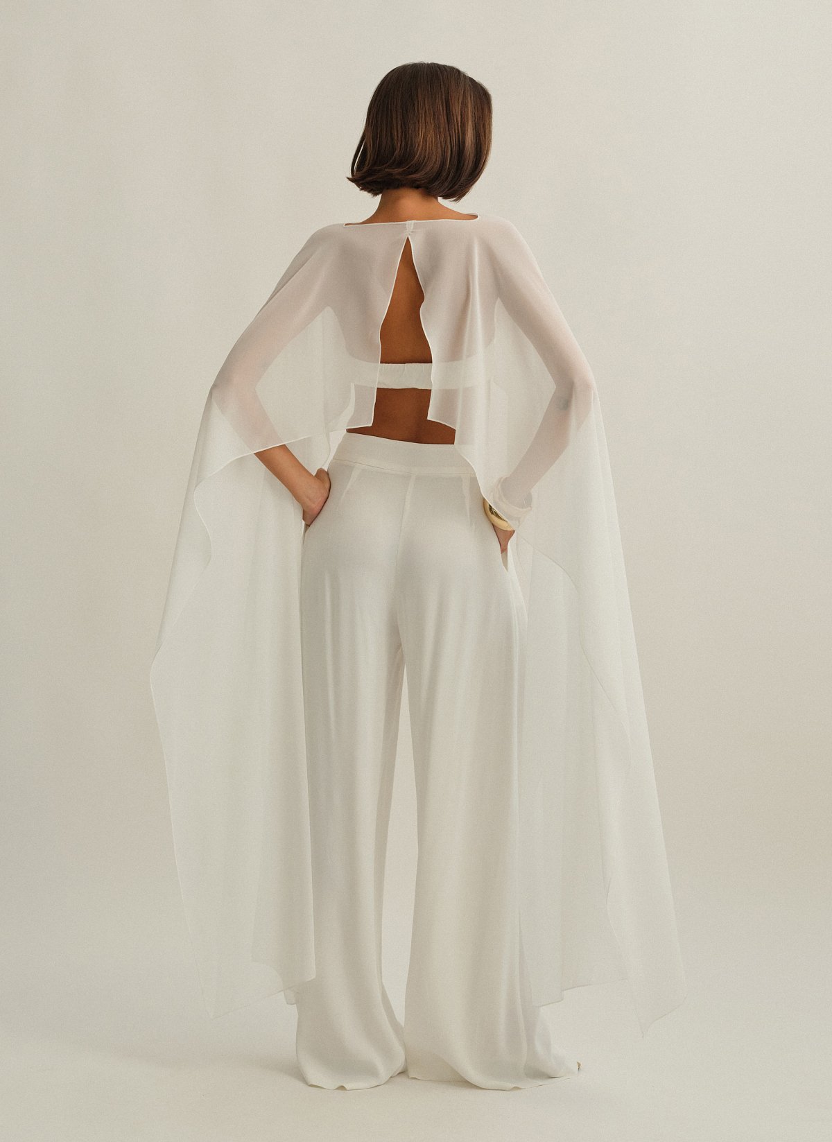 Γυναικεία ασύμμετρη ημιδιάφανη κάπα